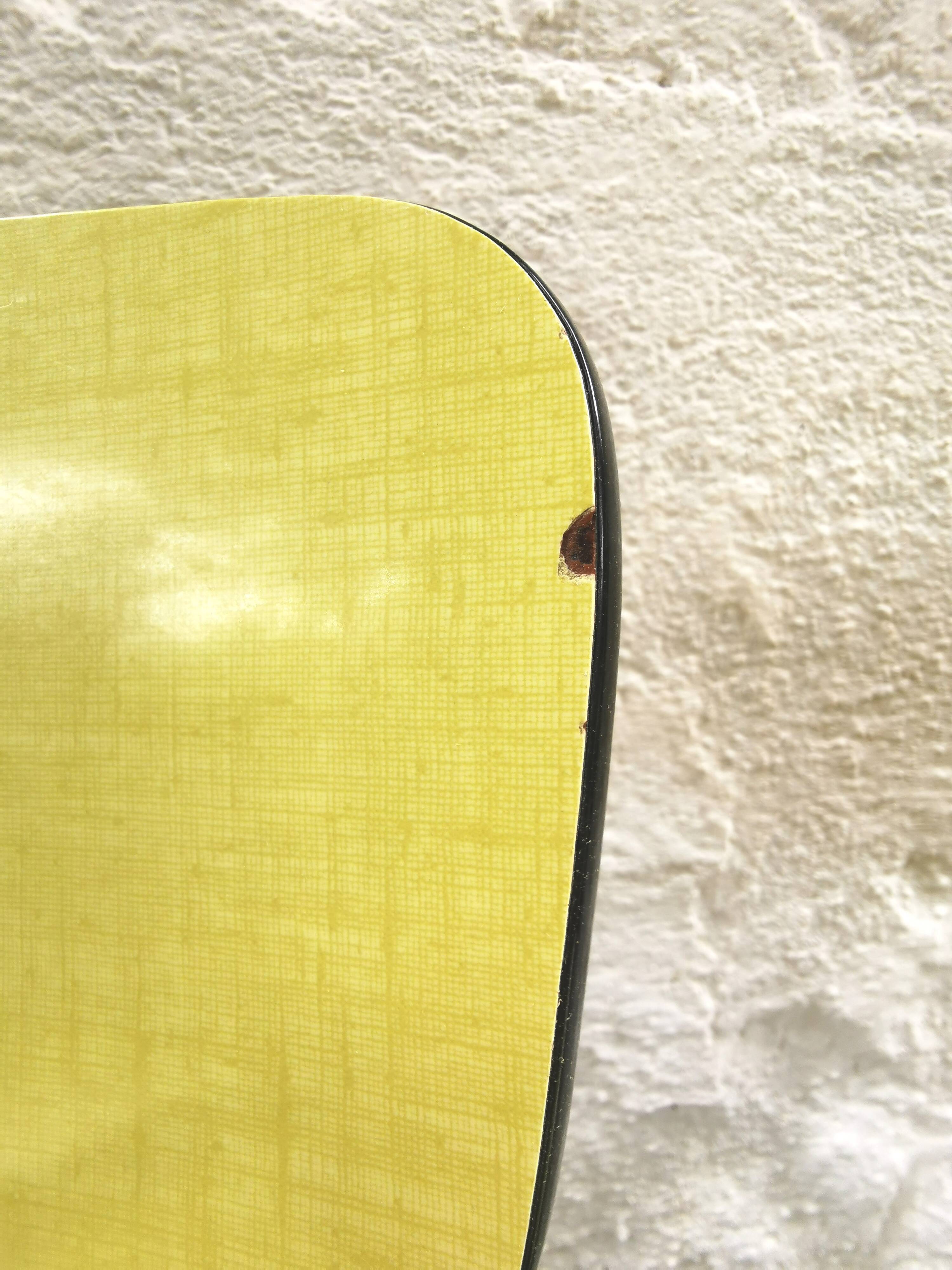 Suite de 4 chaises formica jaune