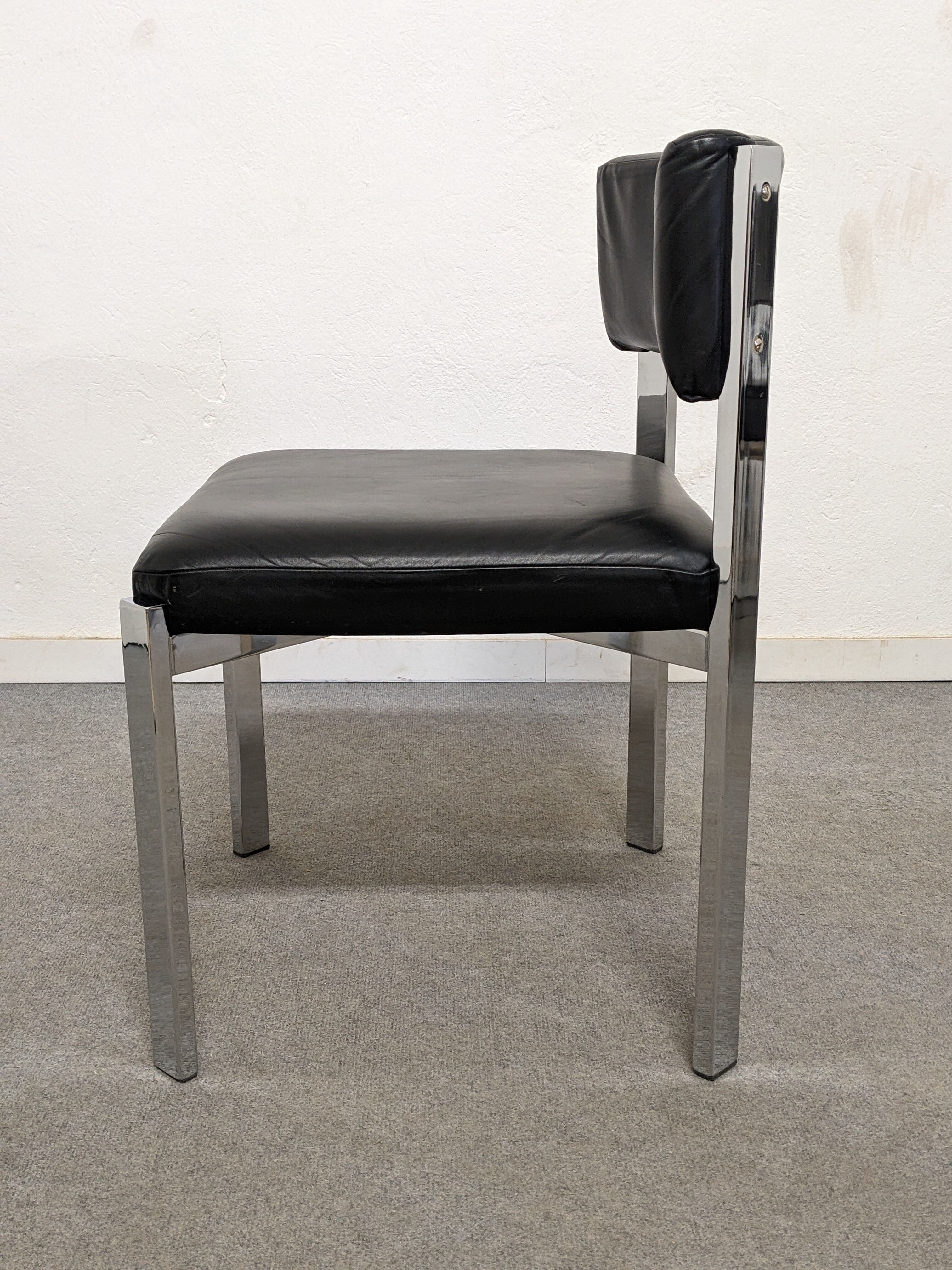 Série de 4 chaises en cuir et acier chromé Roche Bobois des années 70
