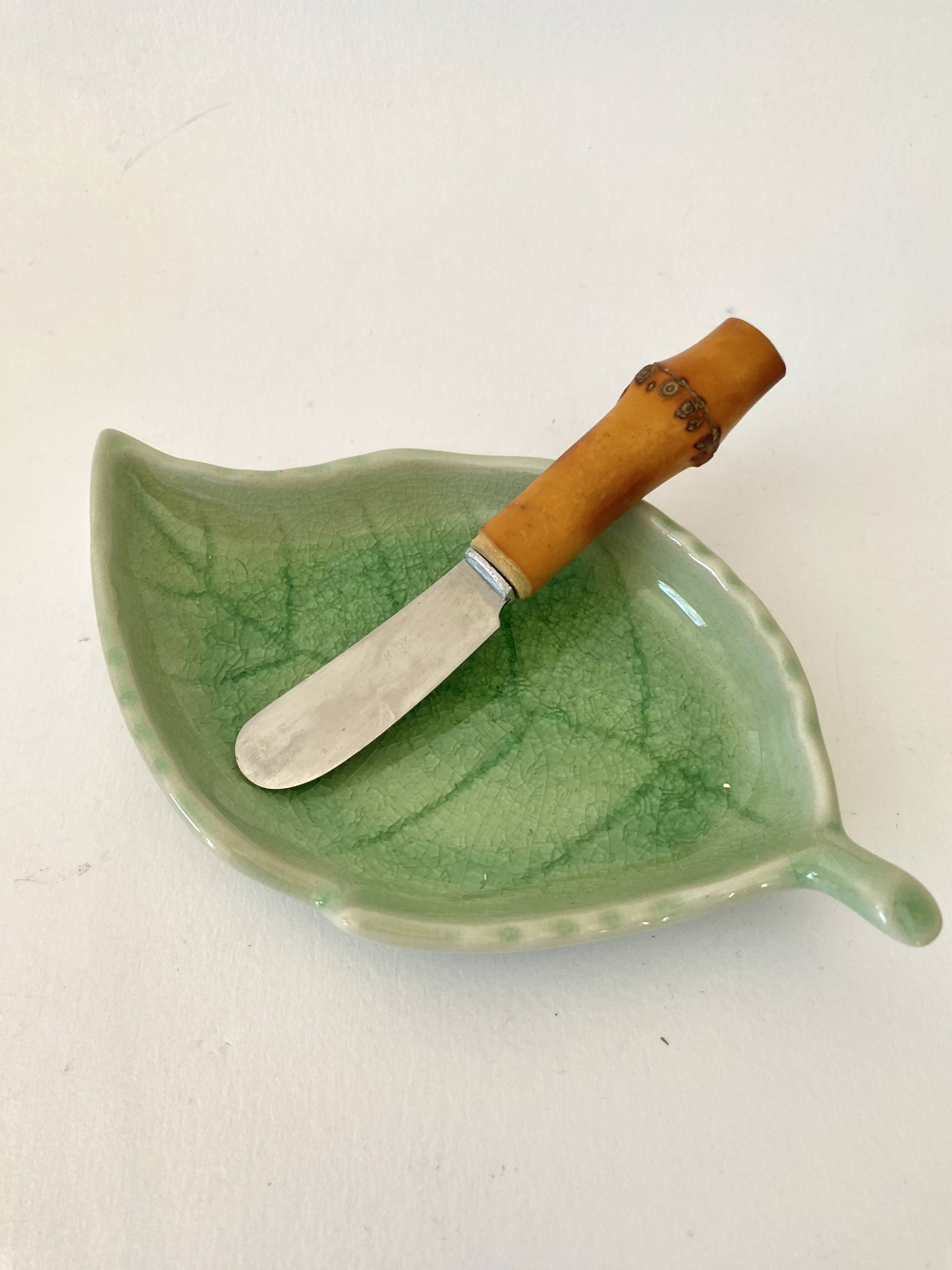 Small butter dish, bamboo knife