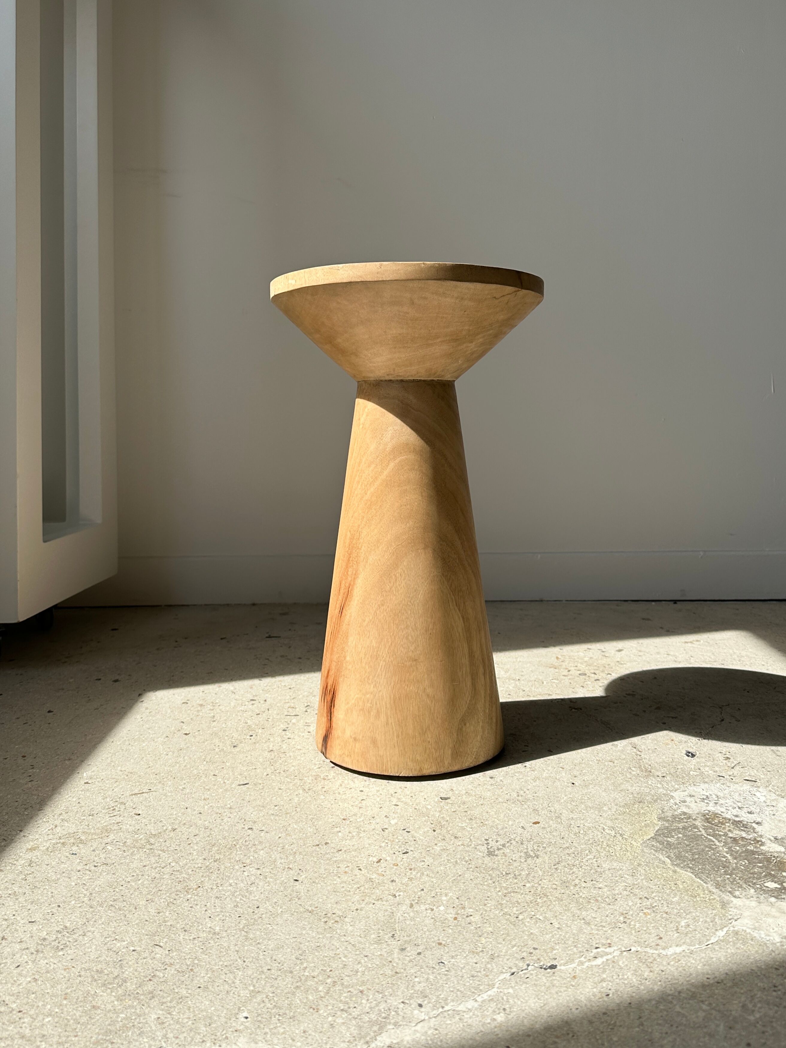 Side table, end of sofa in natural mango monoxyl conical tray H:50cm