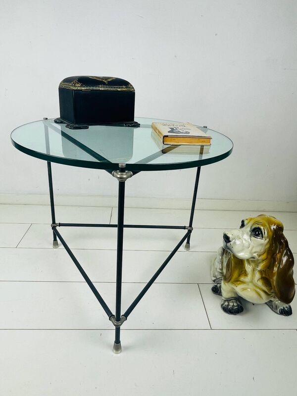 Table d'appoint ronde vintage. Table basse ronde en verre épais. Table de design industriel robuste.