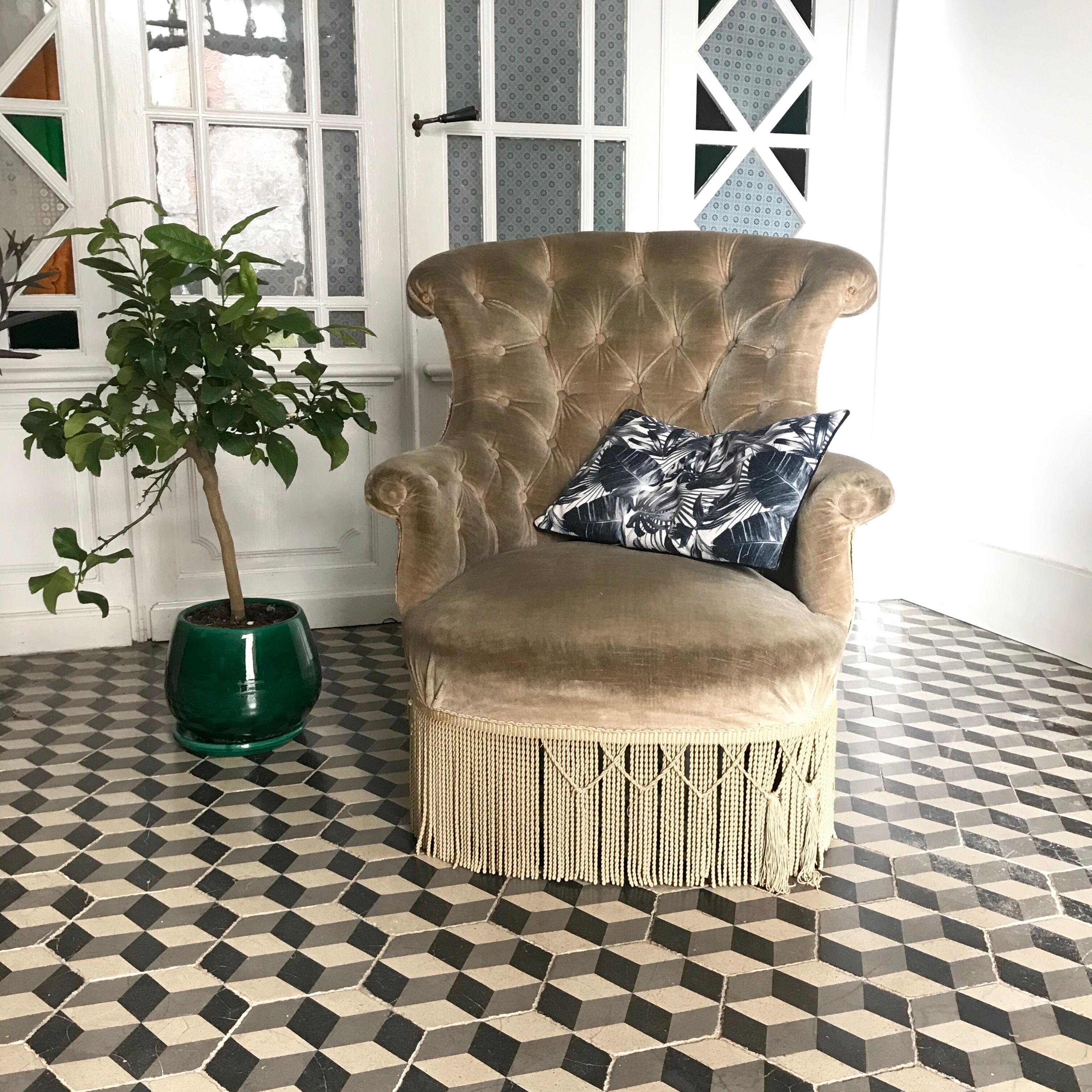 Fauteuil crapaud vert kaki capitonné