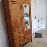 Armoire parisienne avec miroir