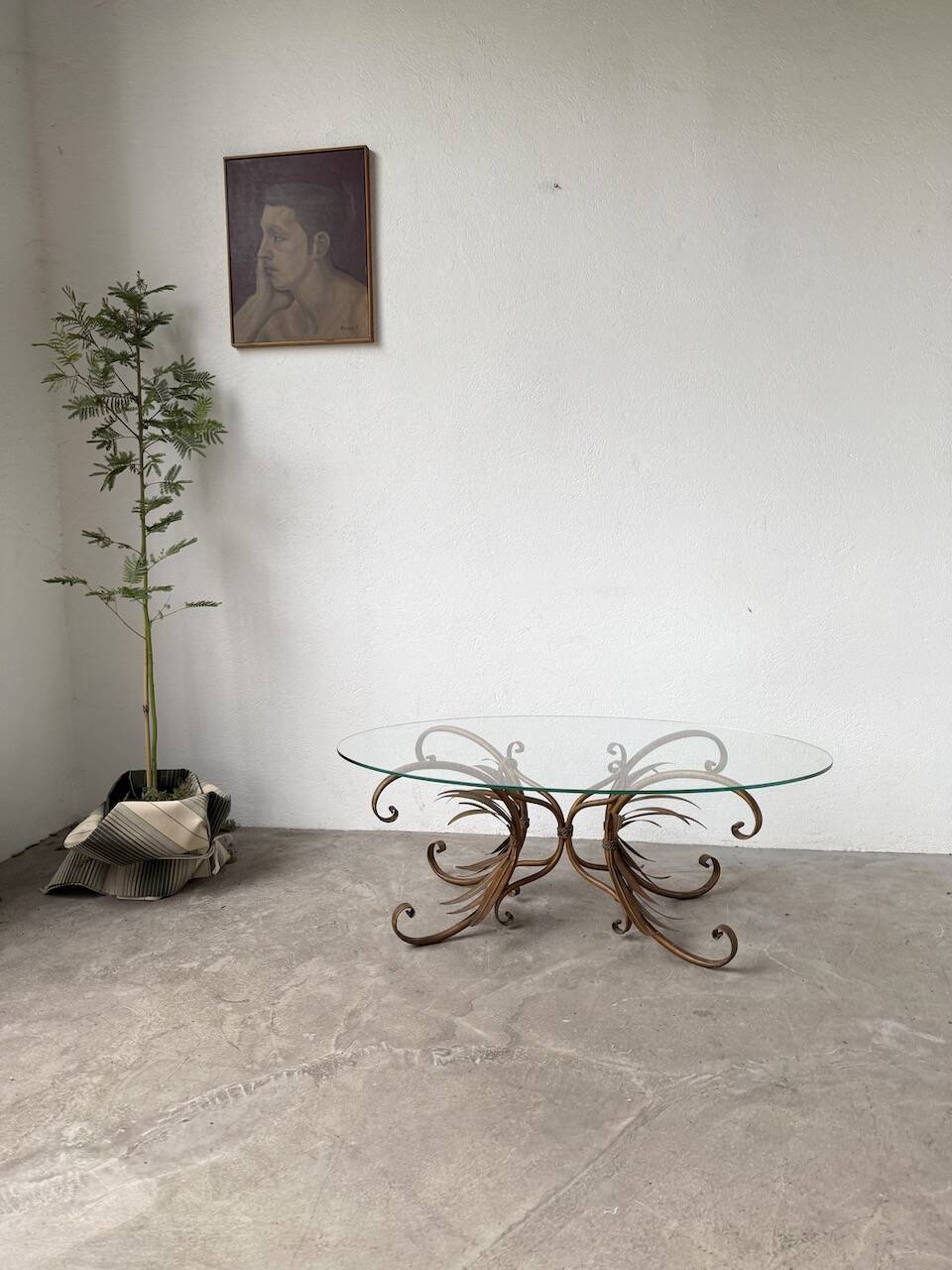 "ear" style coffee table