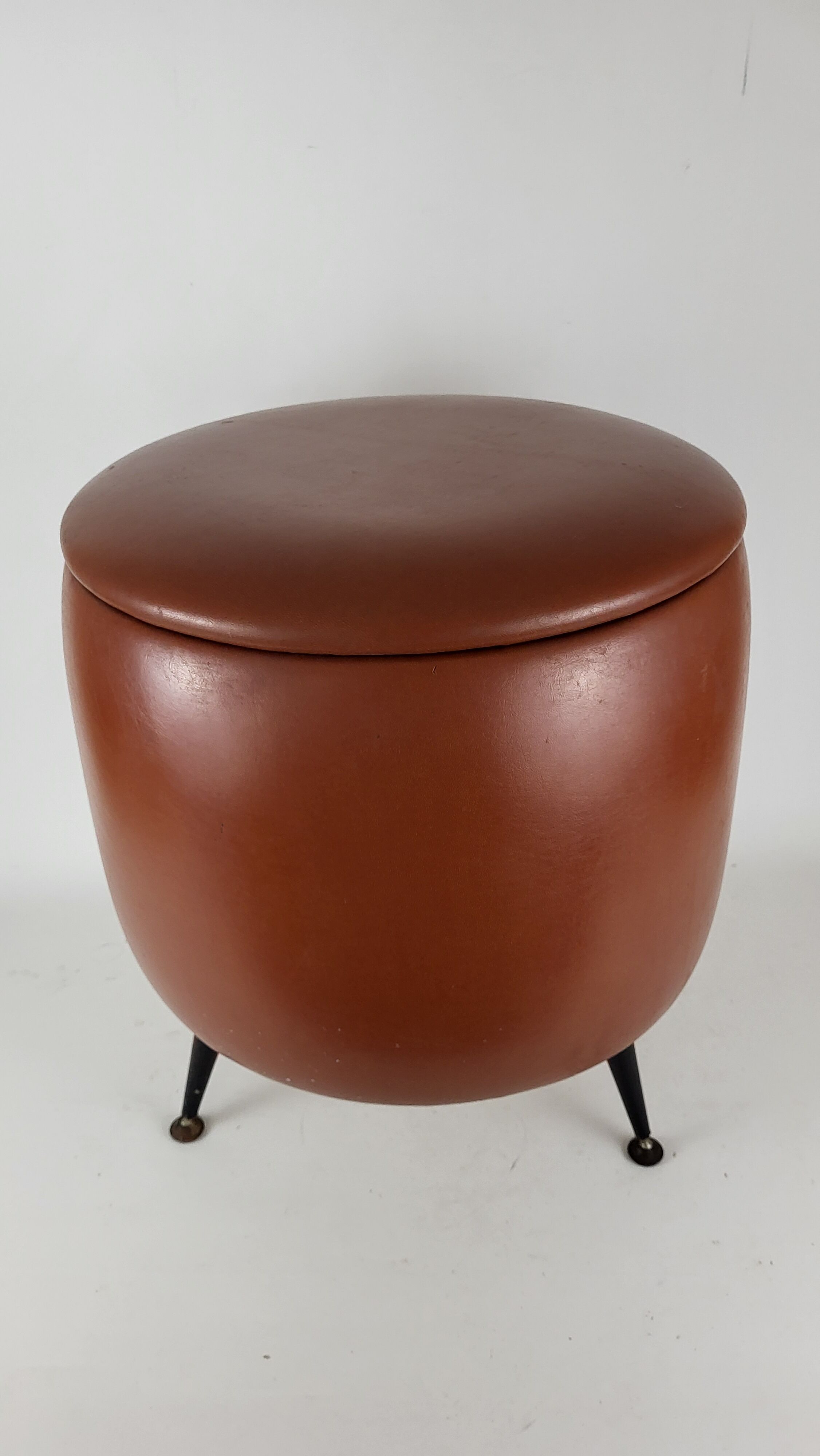 Stool in vintage skaï