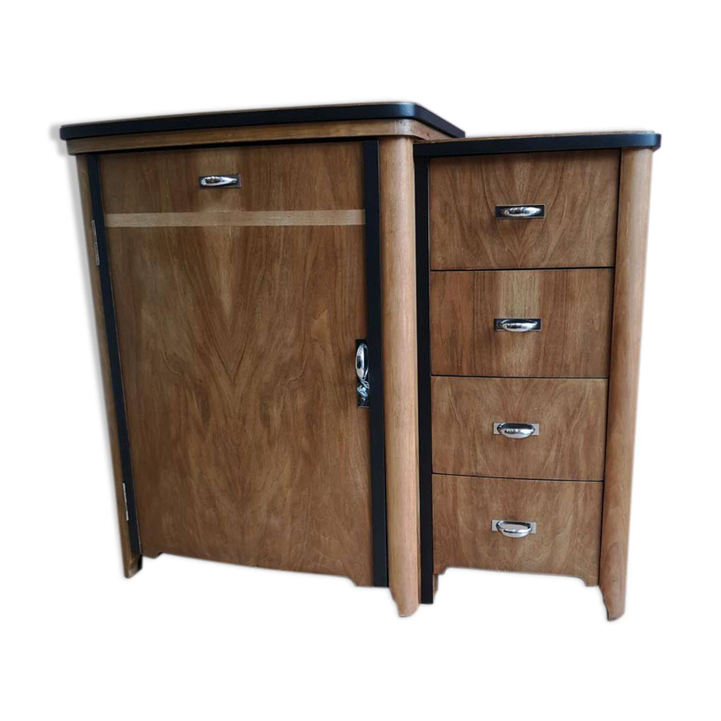 Dresser 1960