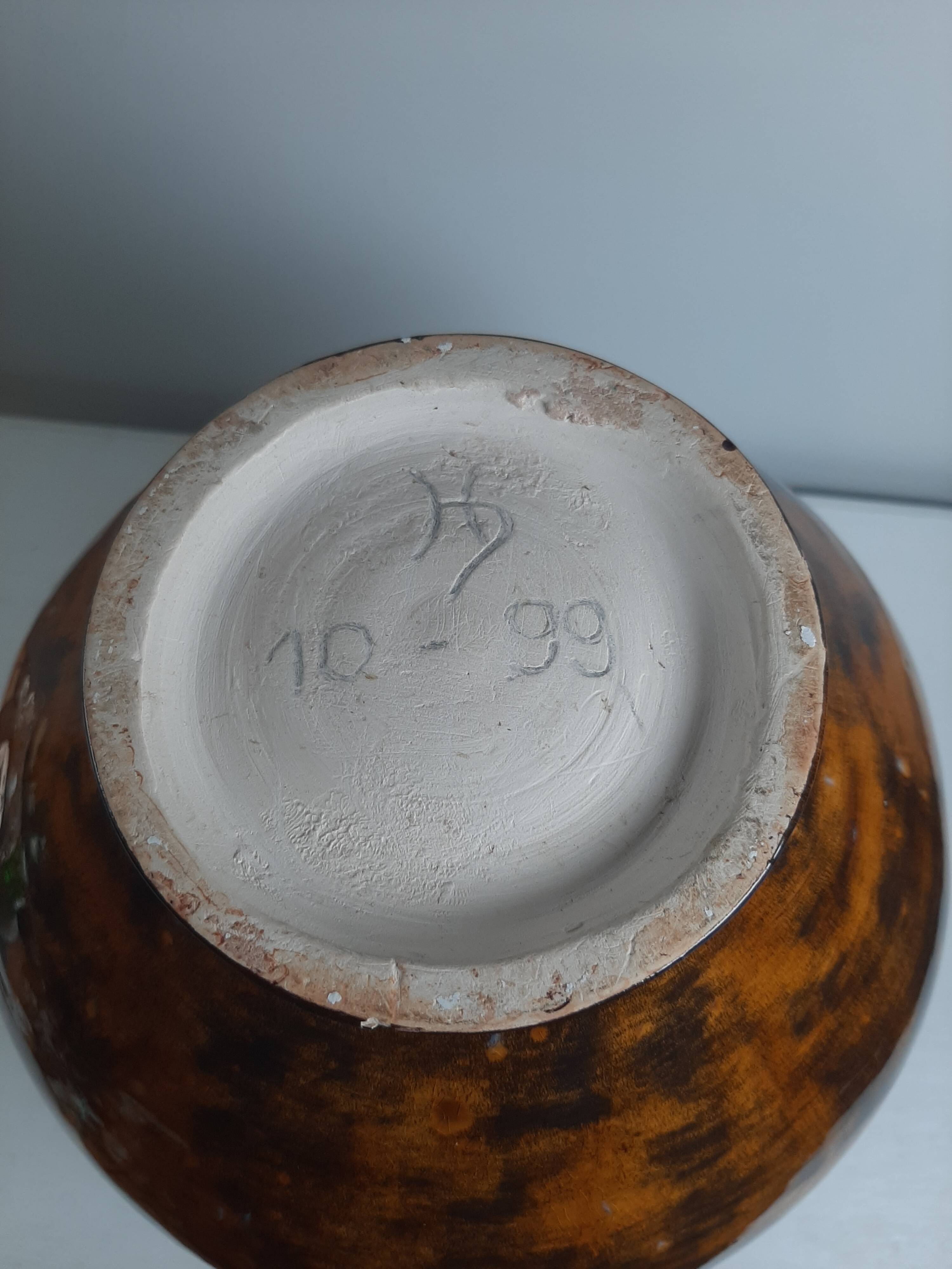 Large vintage vase in the shape of a propeller