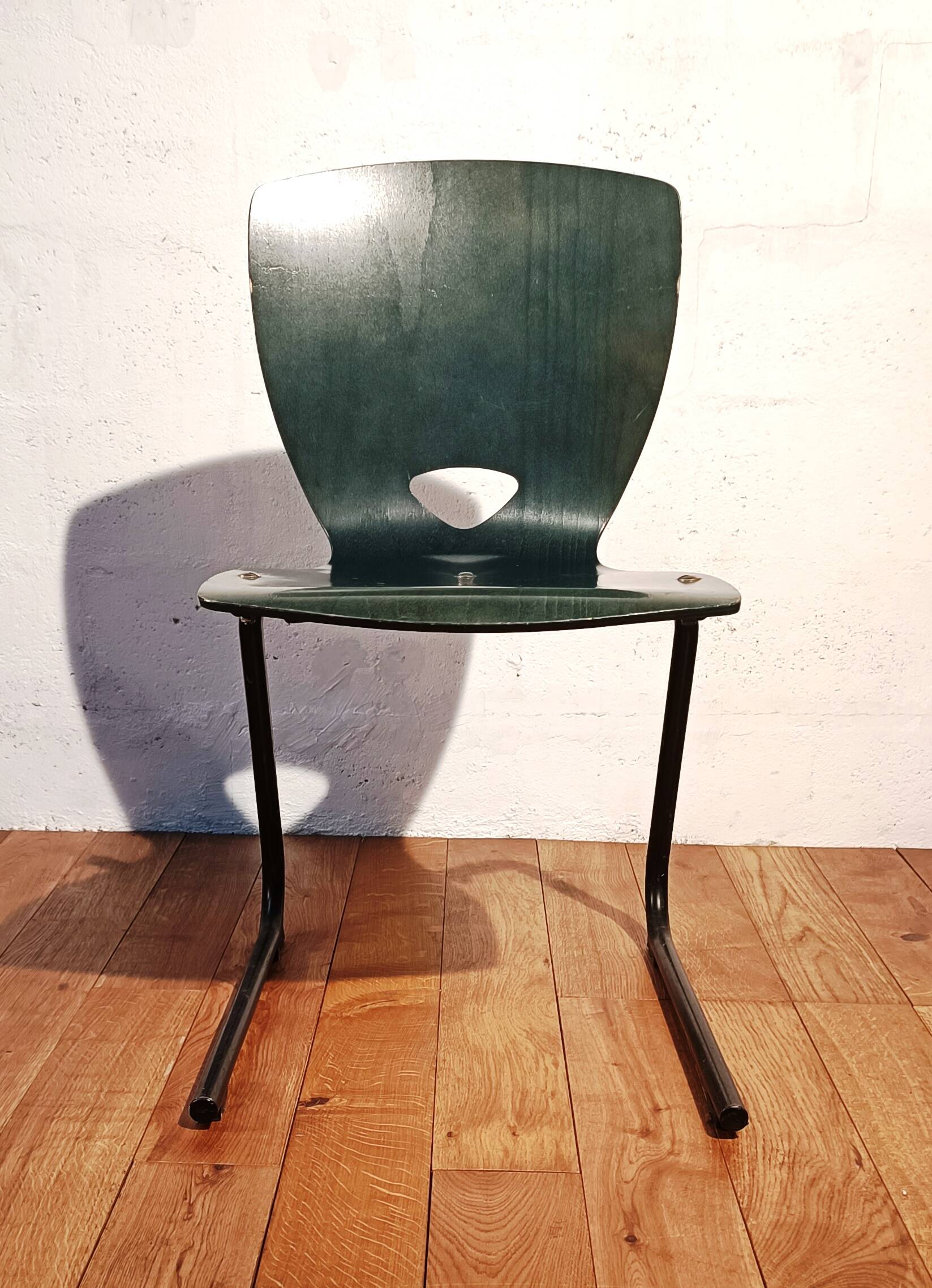 Chaise de cantine vintage