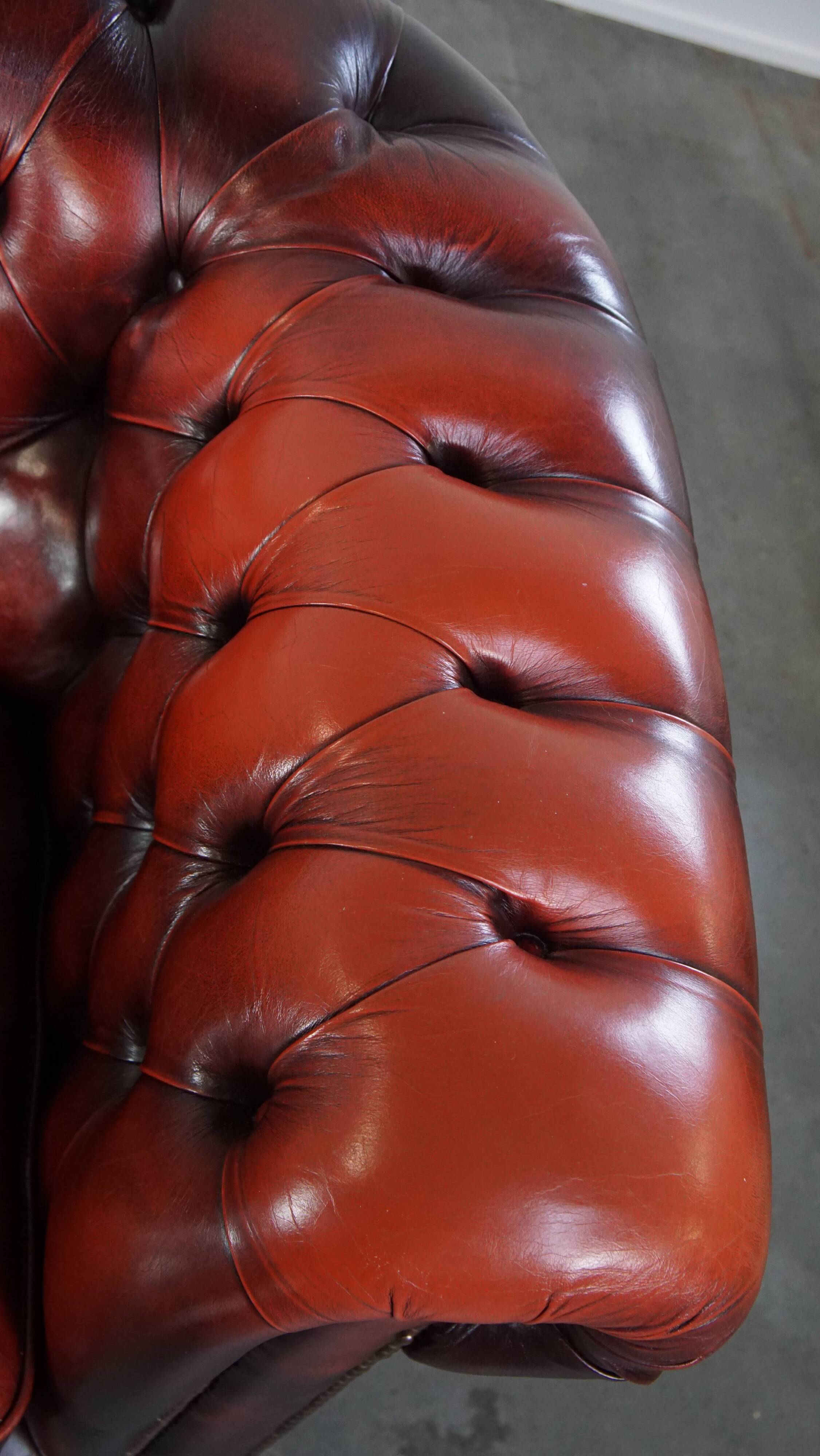 Spacious red English 2.5-seater cowhide leather chesterfield sofa