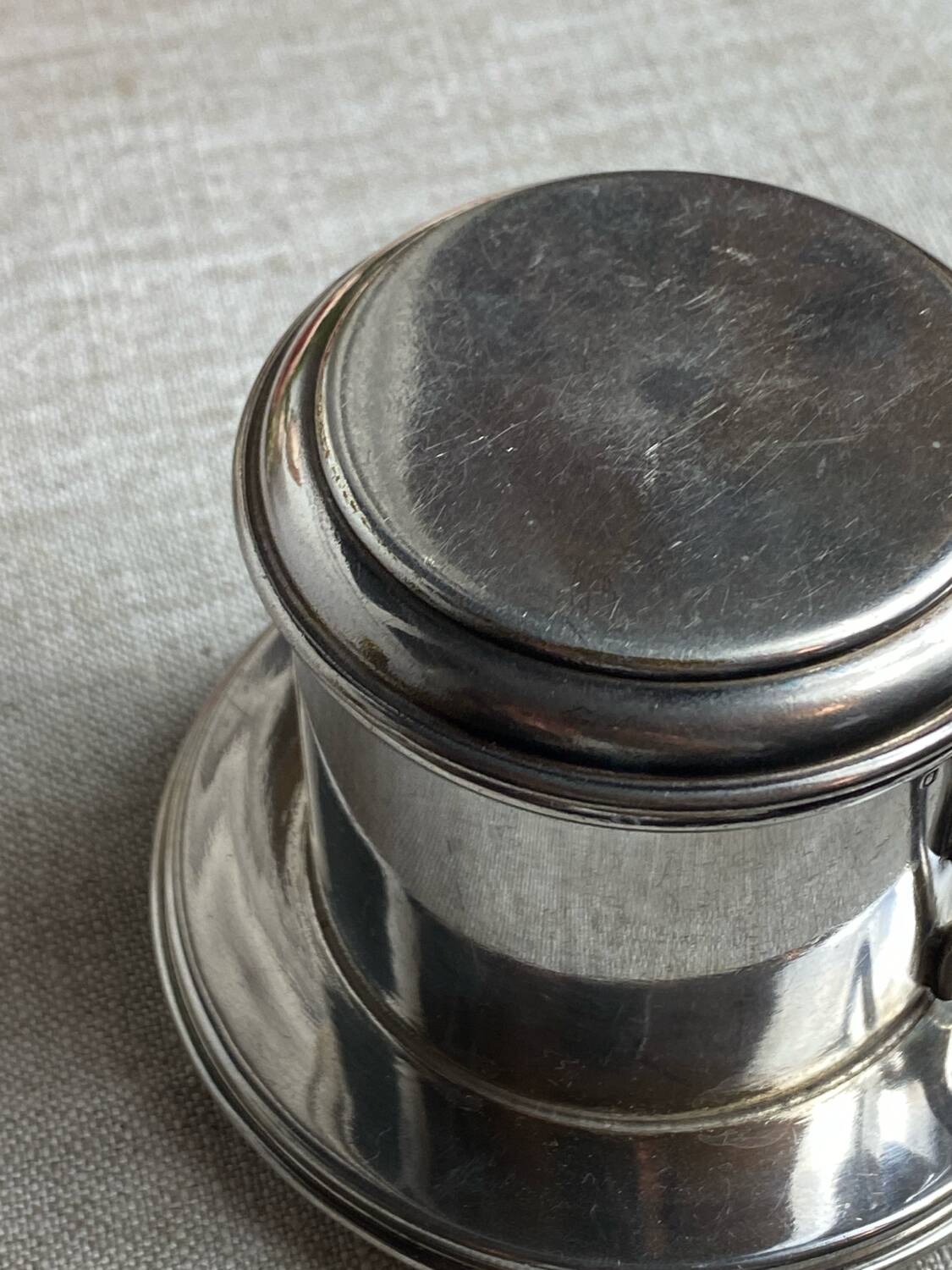 Tea pot, in silver metal