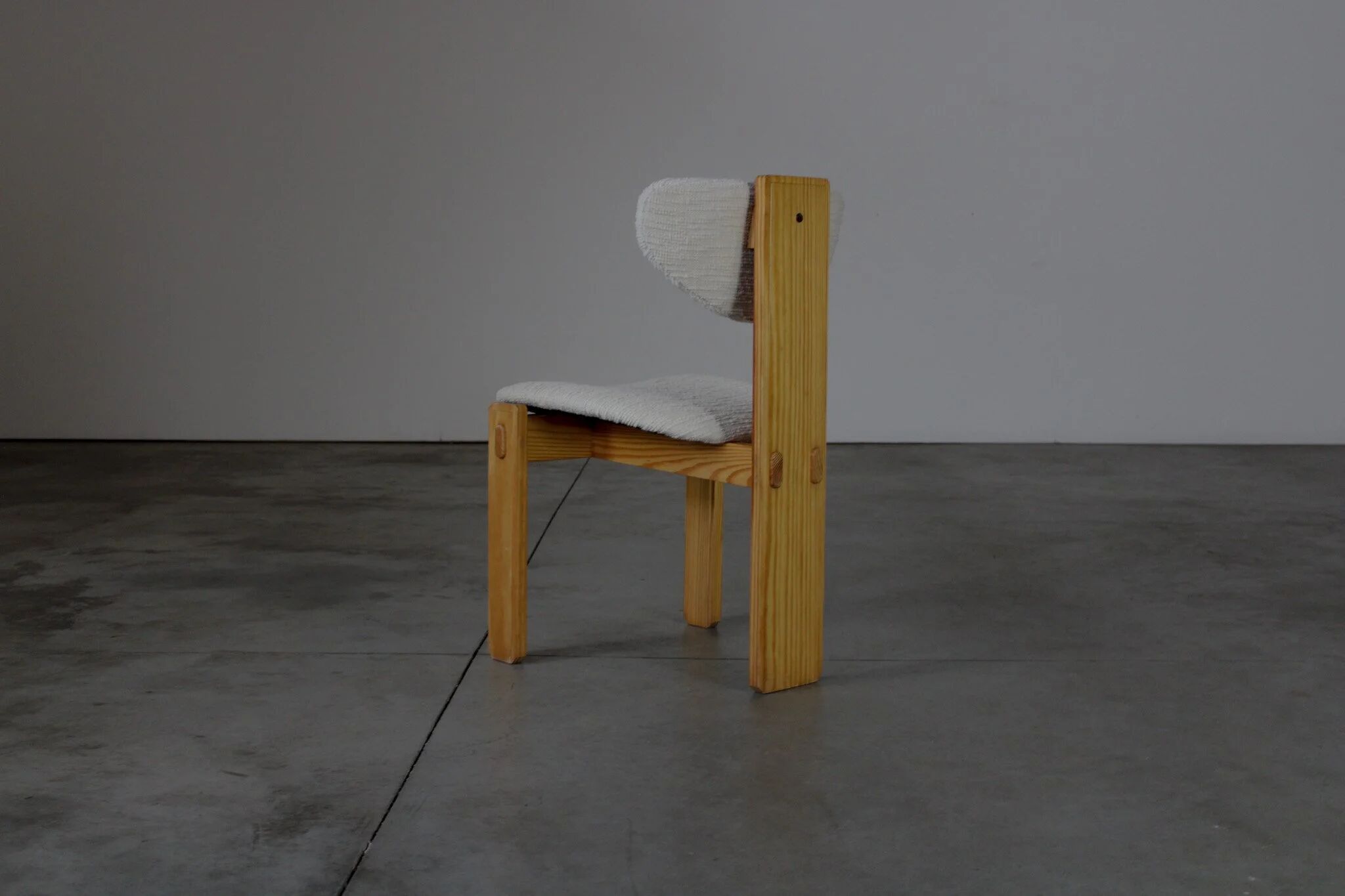 Pine tripod dining chairs - Europe 1970s