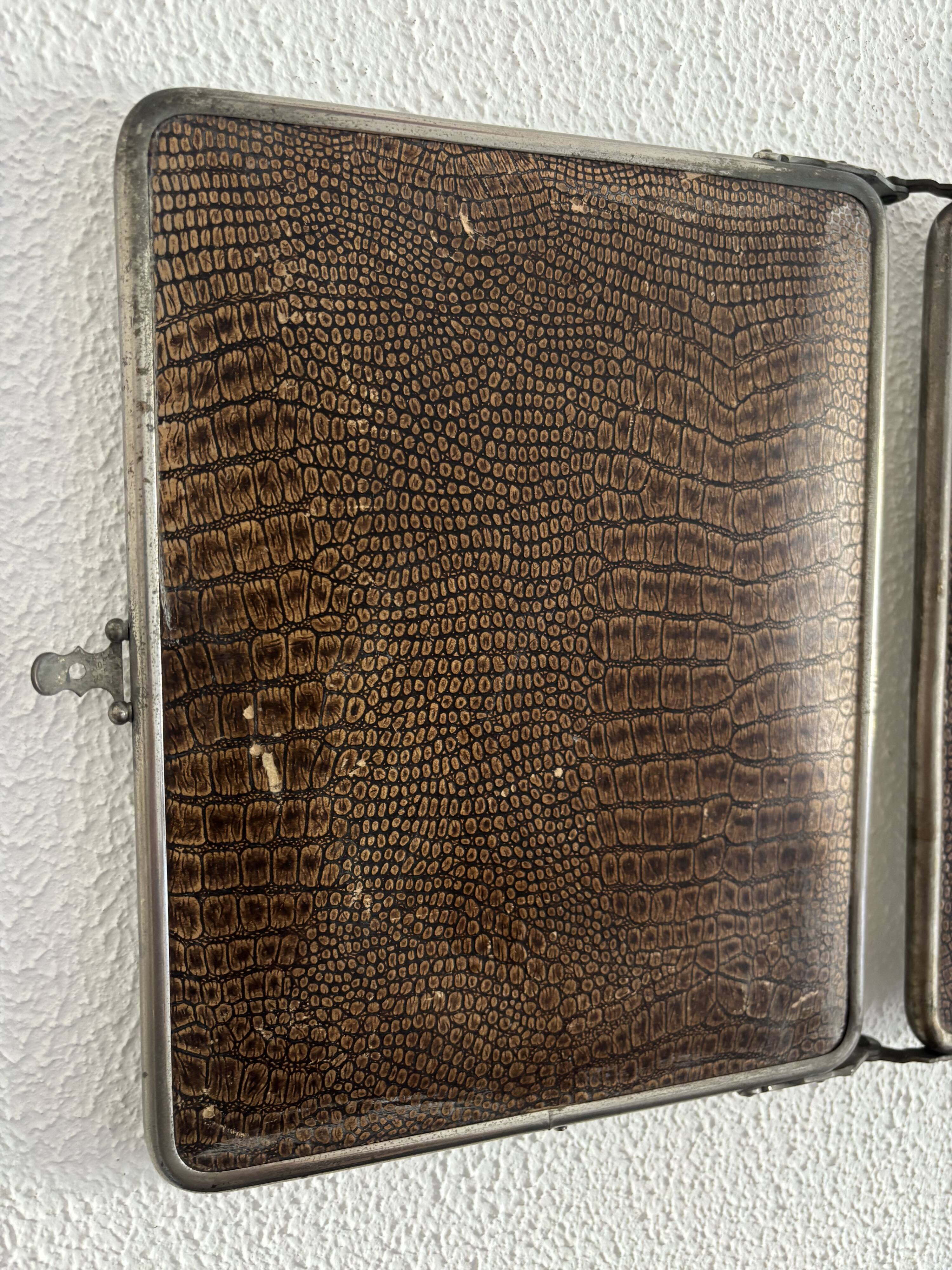 Vintage 1930s triptych barber mirror registered G.B Paris - 28 x 69 cm