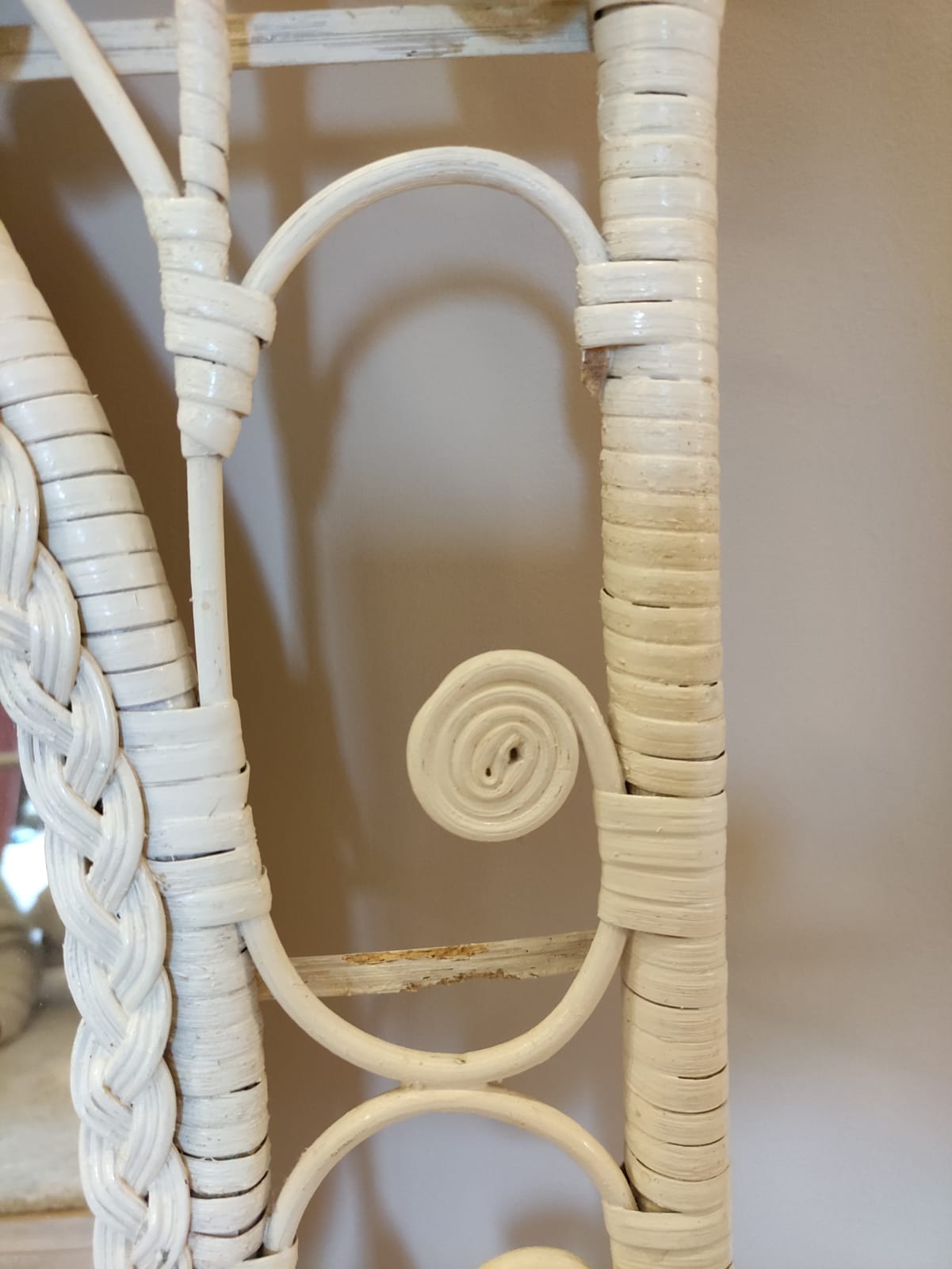 White rattan mirror peacock style 60x77cm