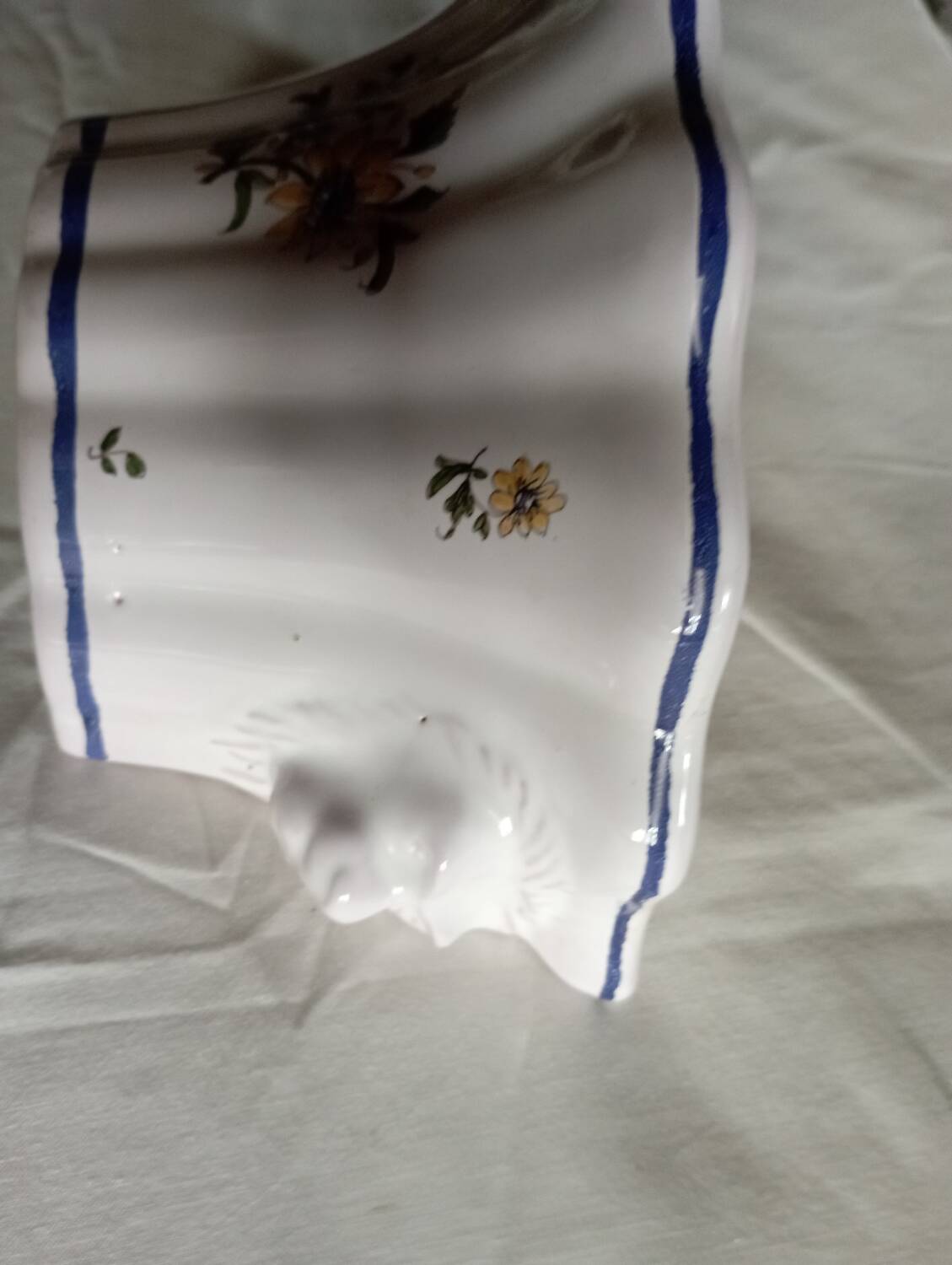 Moustiers flower girl