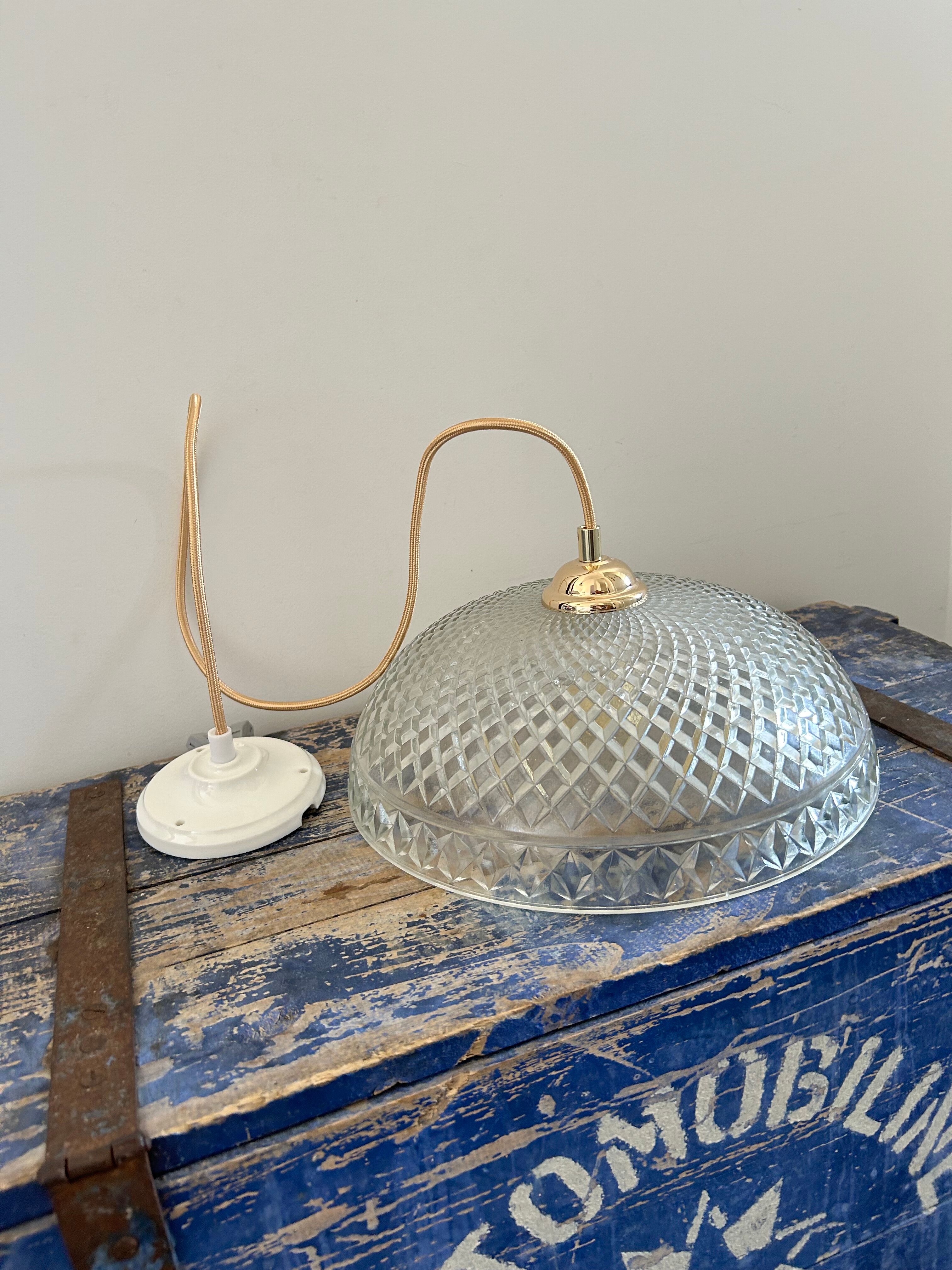 Vintage suspension in chiseled glass