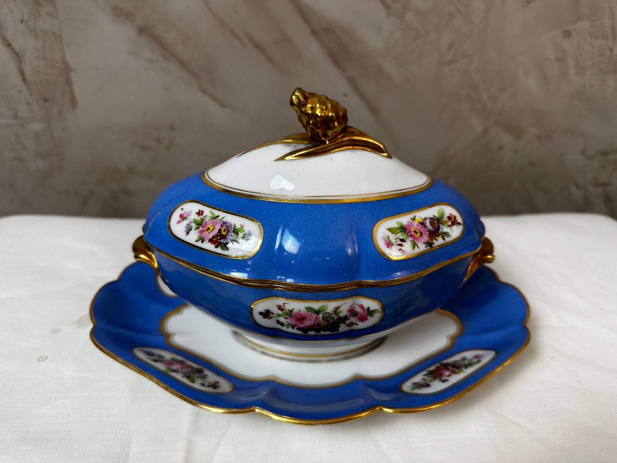 Porcelain service from Paris