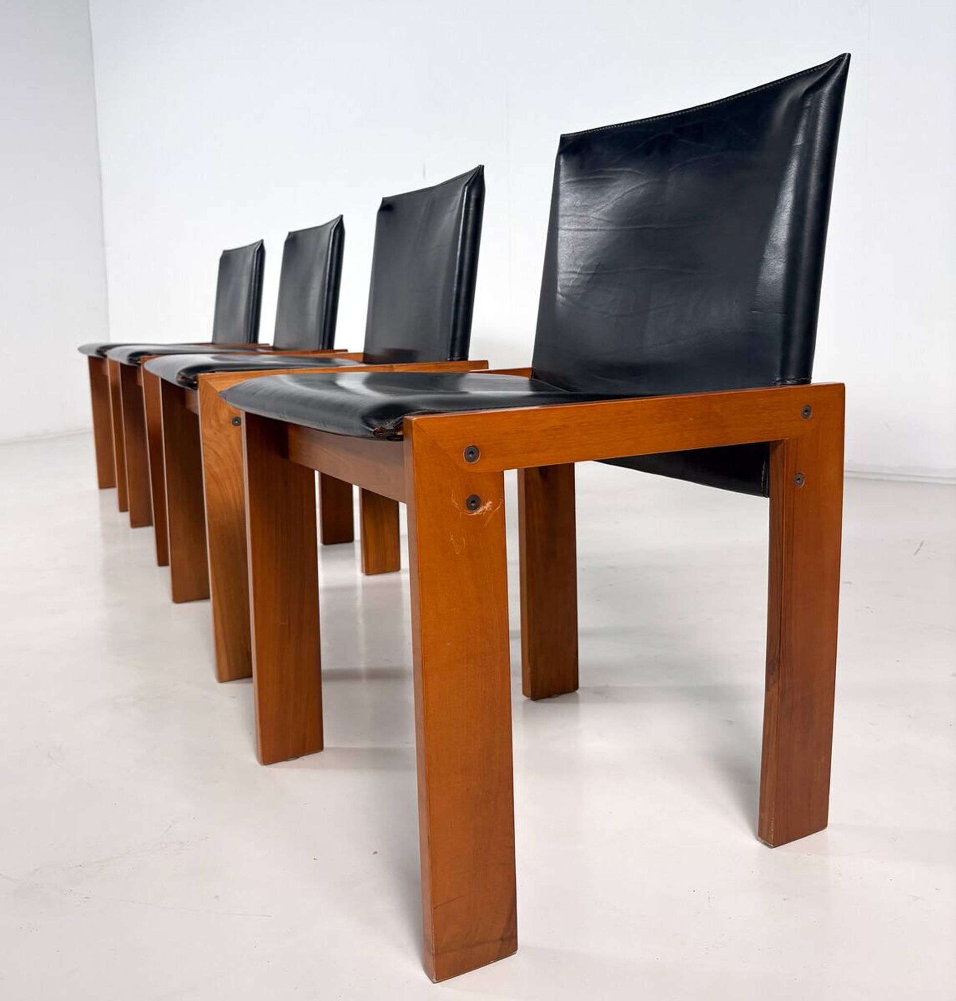 Mid-Century Modern Set of 4 Chairs in the Style of Scarpa, 1970s