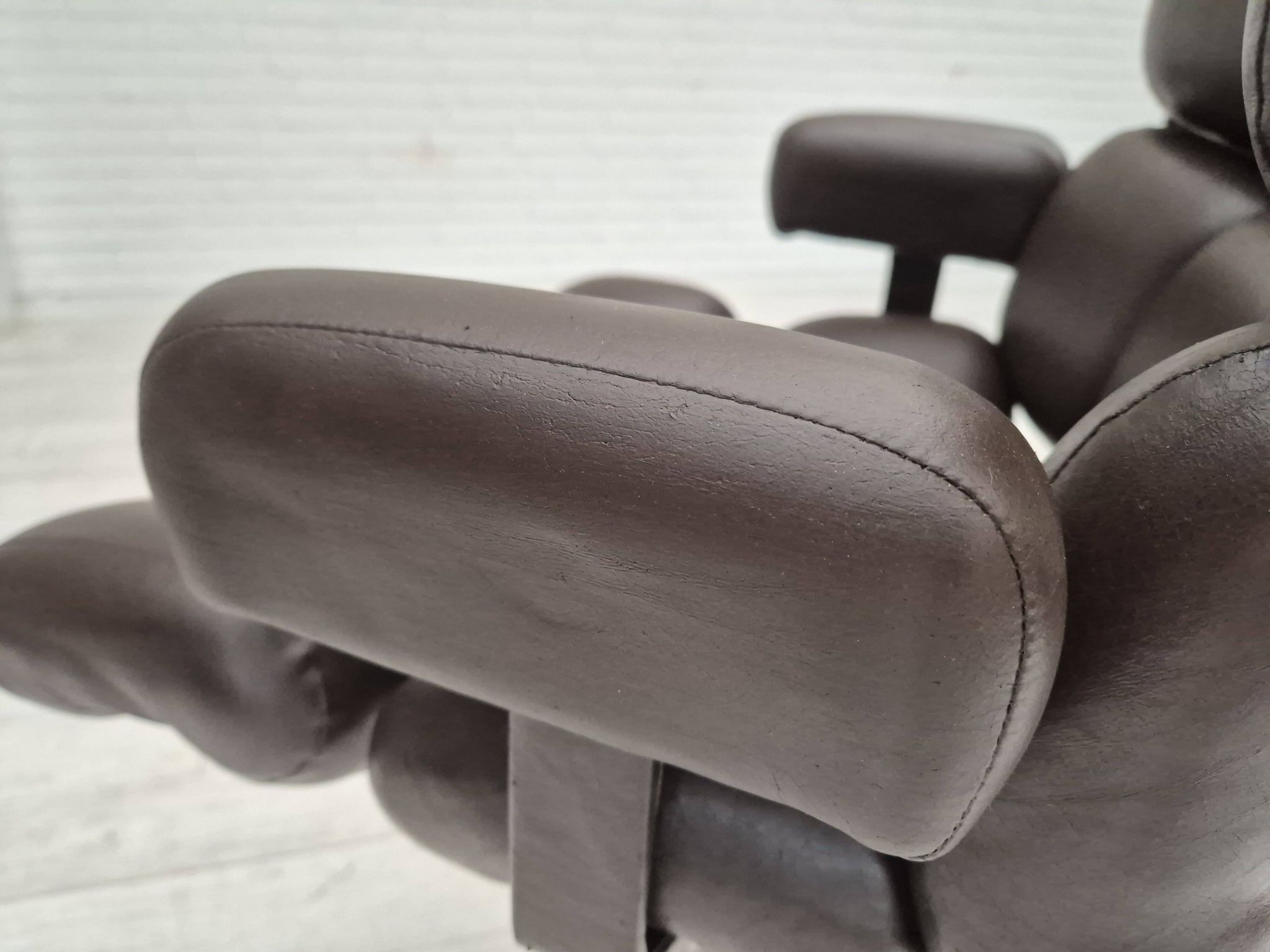 1970s, Scandinavian swivel chair, original condition, artificial leather, chrome steel.