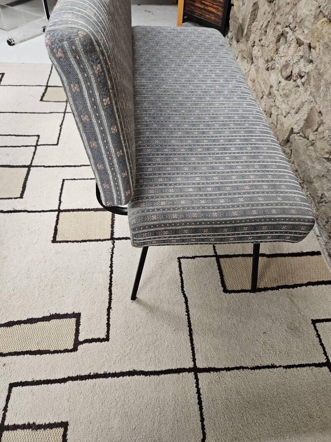 Vintage Knoll style bench with metal legs