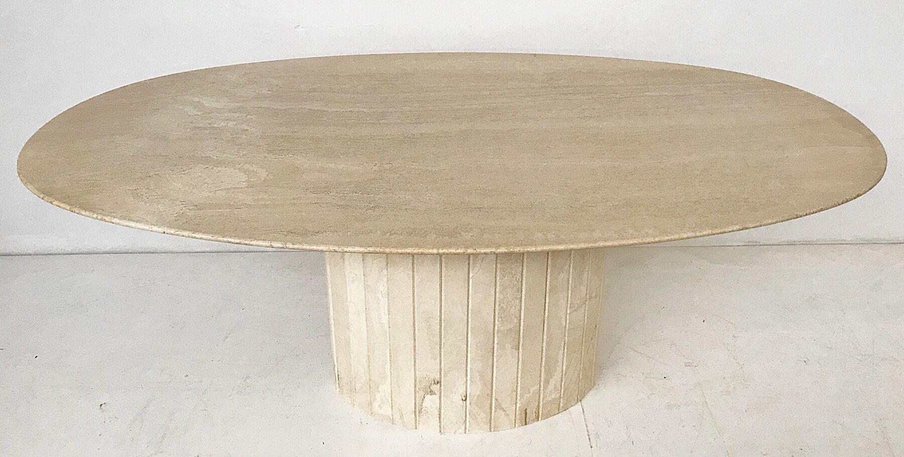 Dining room table in travertin 1970