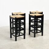 ensemble de quatre tabourets de bar en rotin et bois