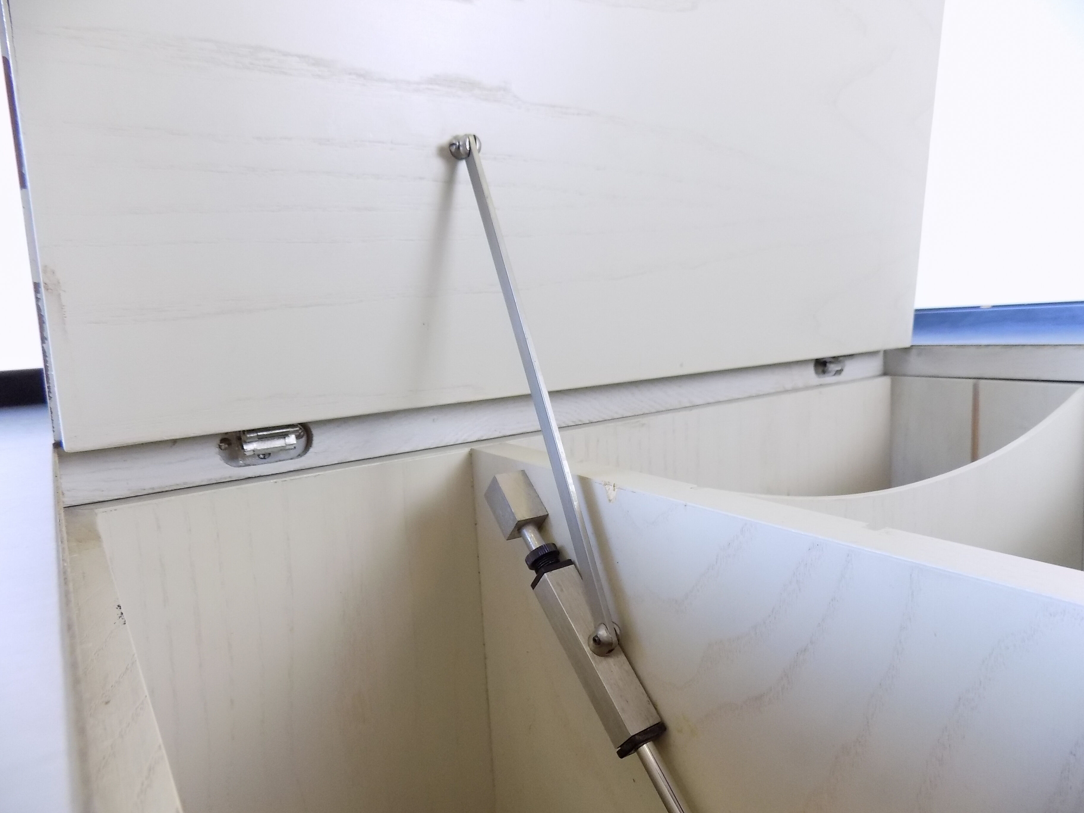 Gavina Caori coffee table by Vico Magistretti