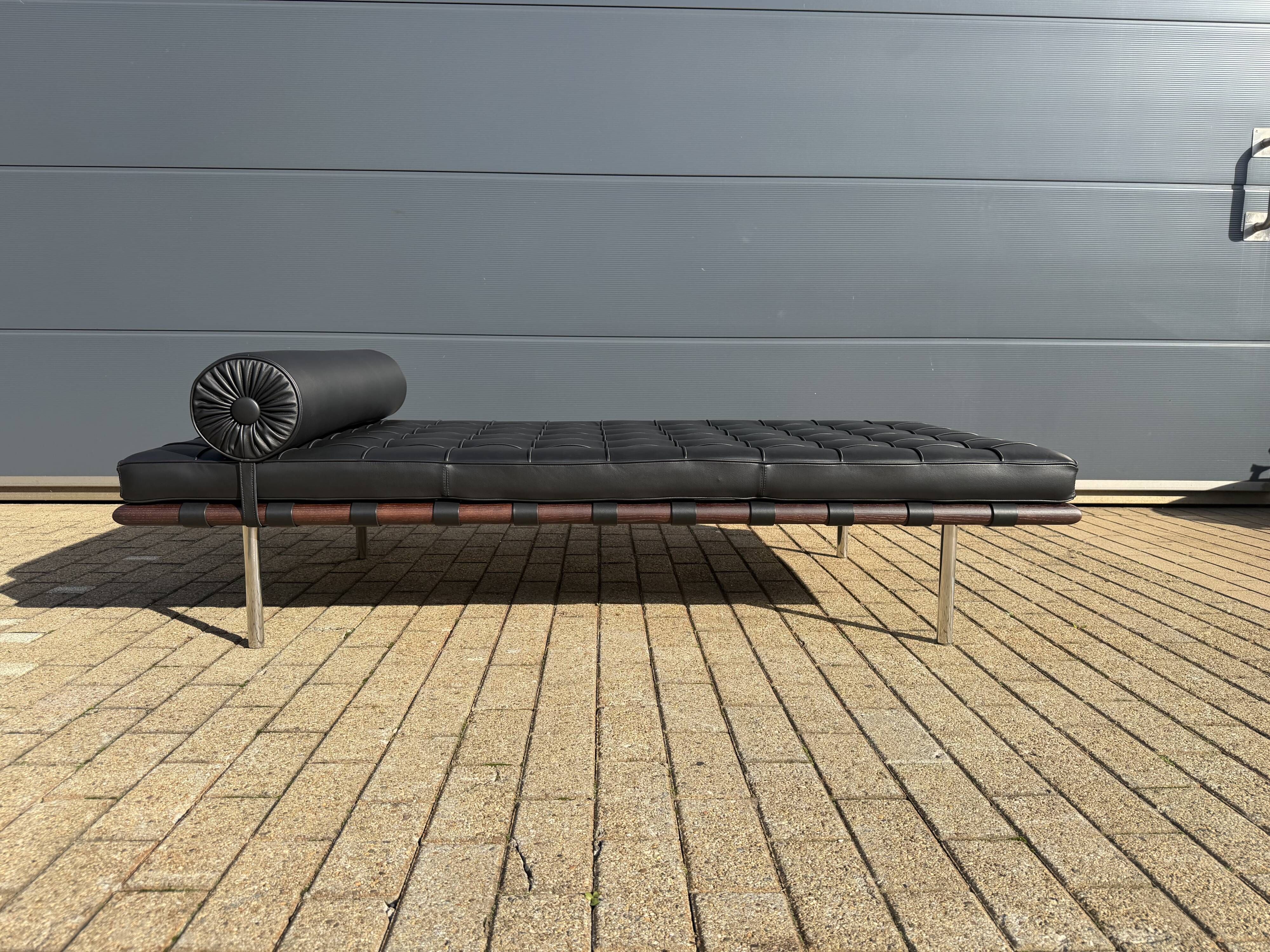 Knoll Barcelona Daybed Black Sabrina leather AS NEW!! Mies van der Rohe