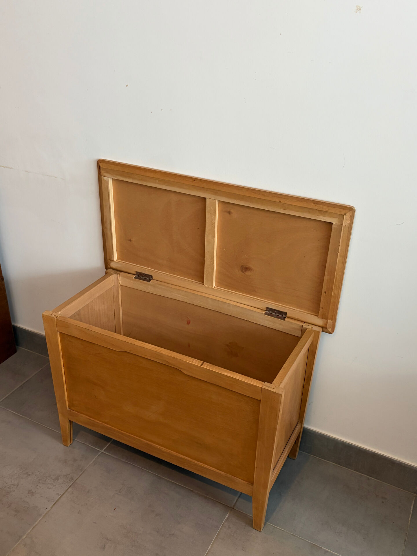 Vintage toy chest La Samaritaine