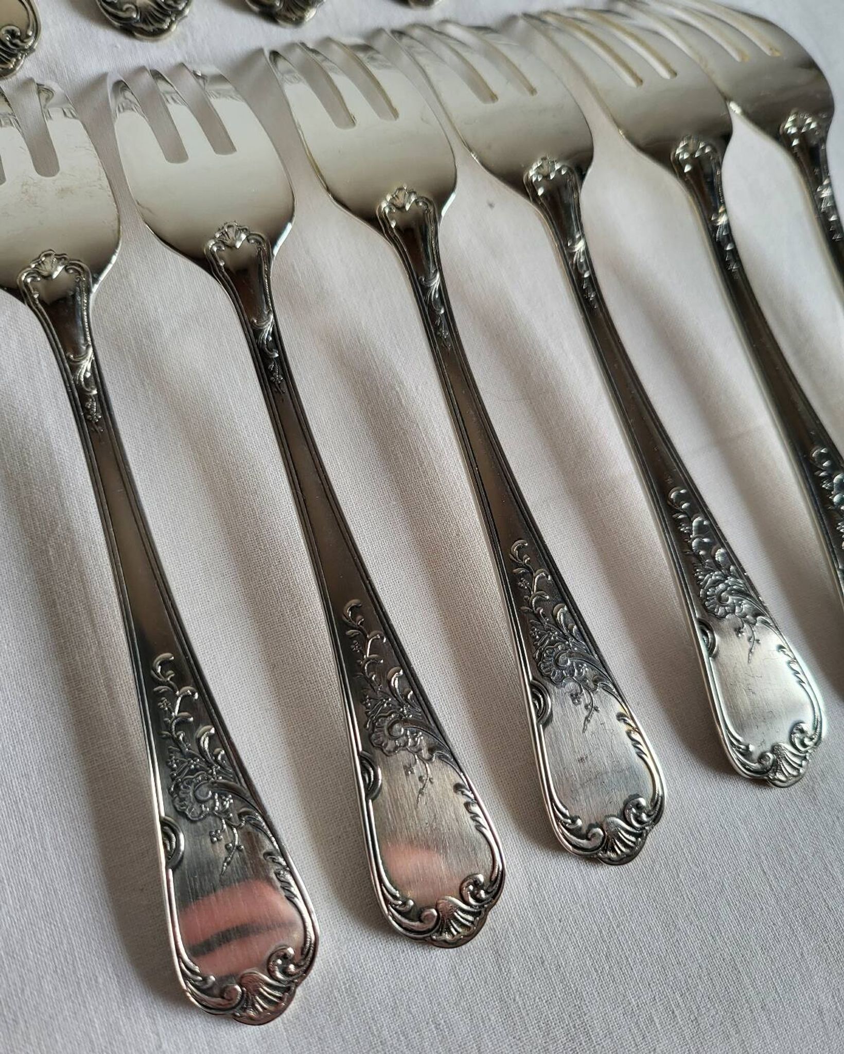 12 silver-plated dessert forks Guildar
