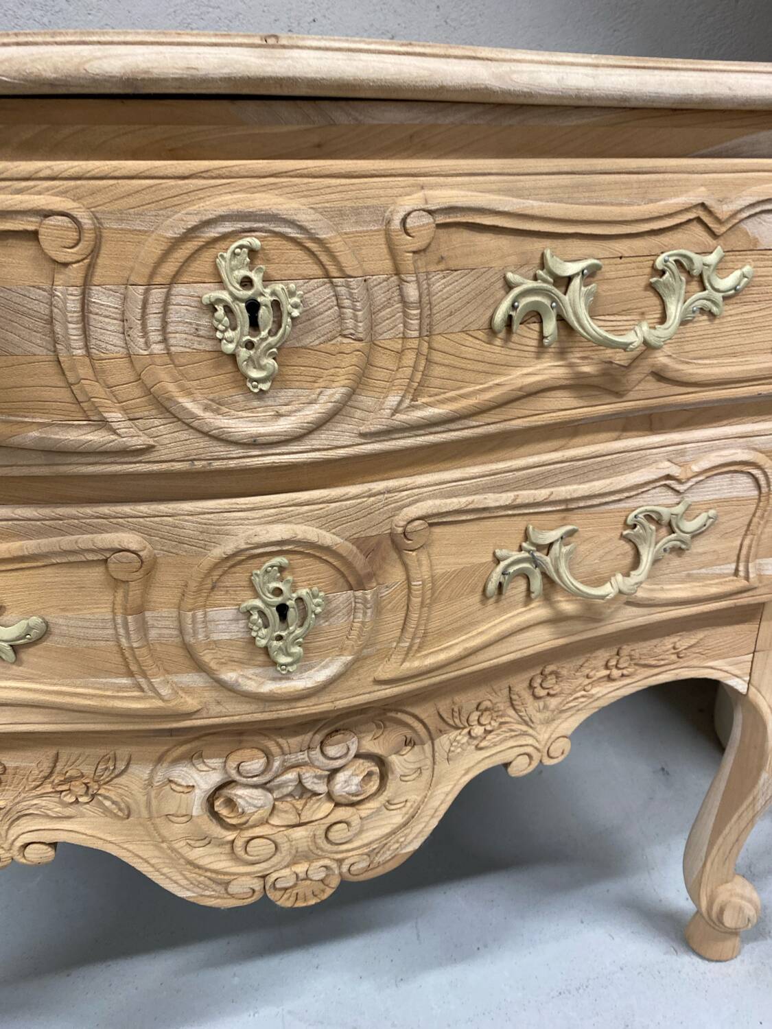 Louis chest of drawers in raw wood with two drawers