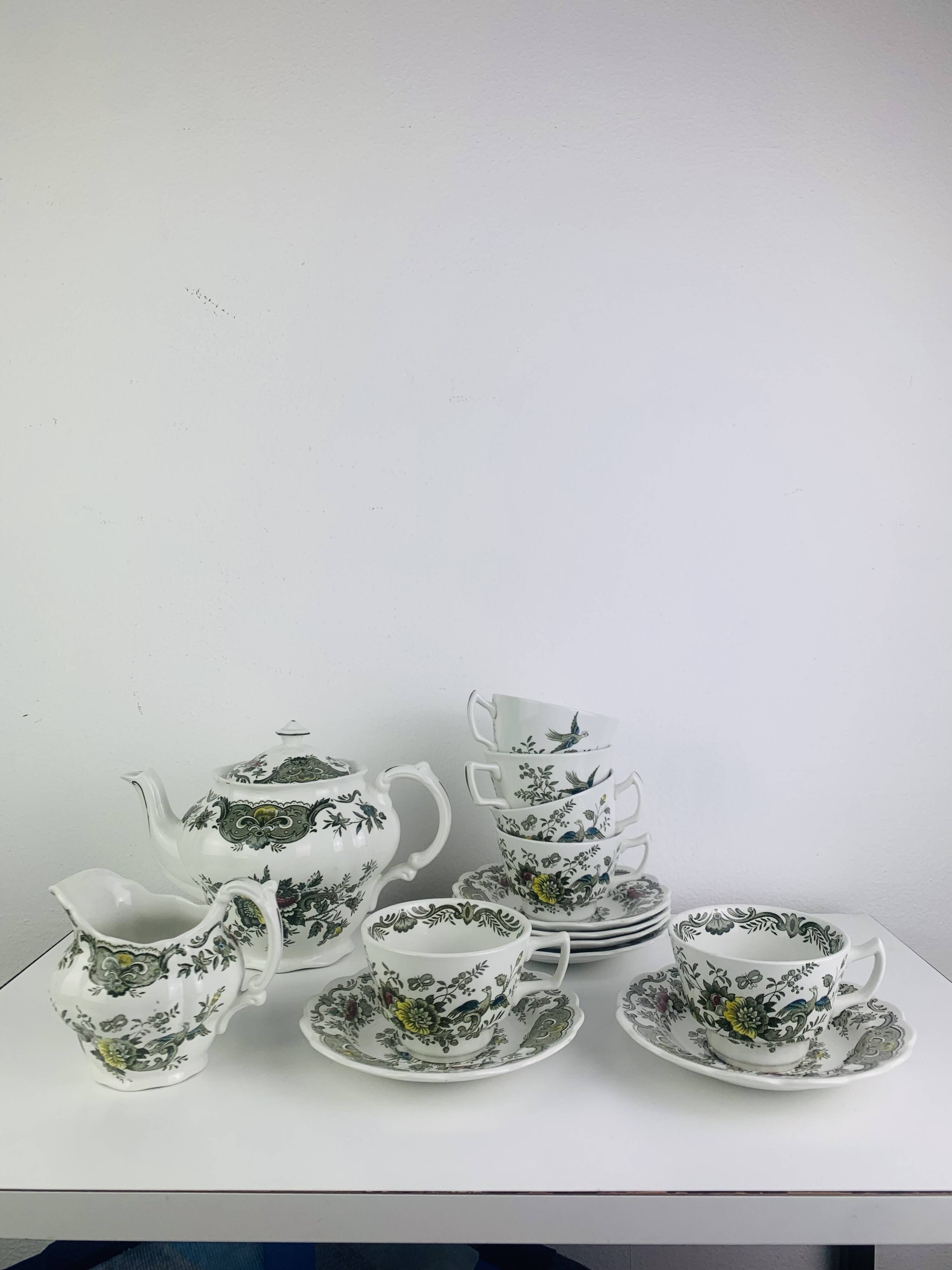 Windsor tea service Ridgway Staffordshire English earthenware, 6 cups