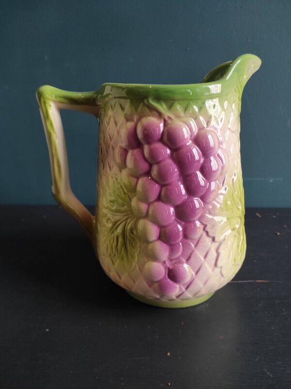 Pichet vintage en barbotine de Saint Clément, France