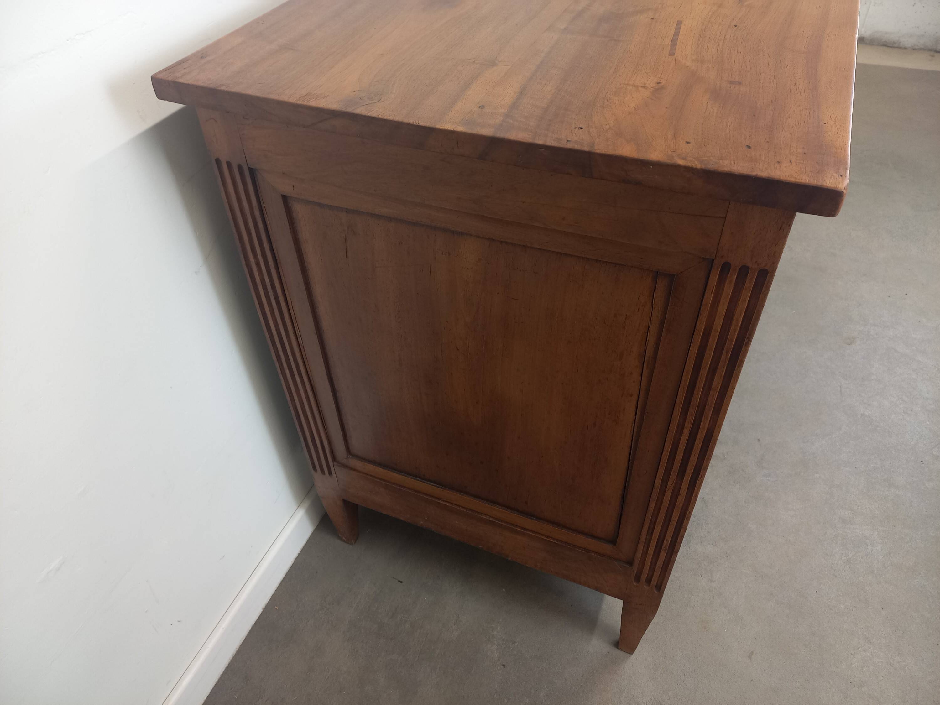 Commode Louis XVI en noyer