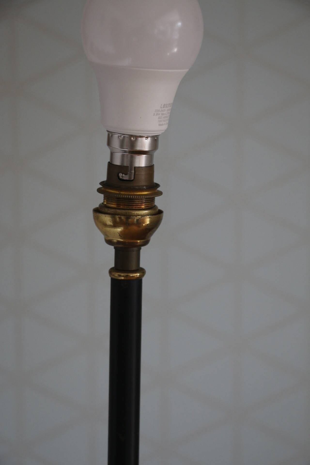 Lampadaire moderniste métal bois