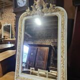 Miroir patiné beige et doré avec un ange