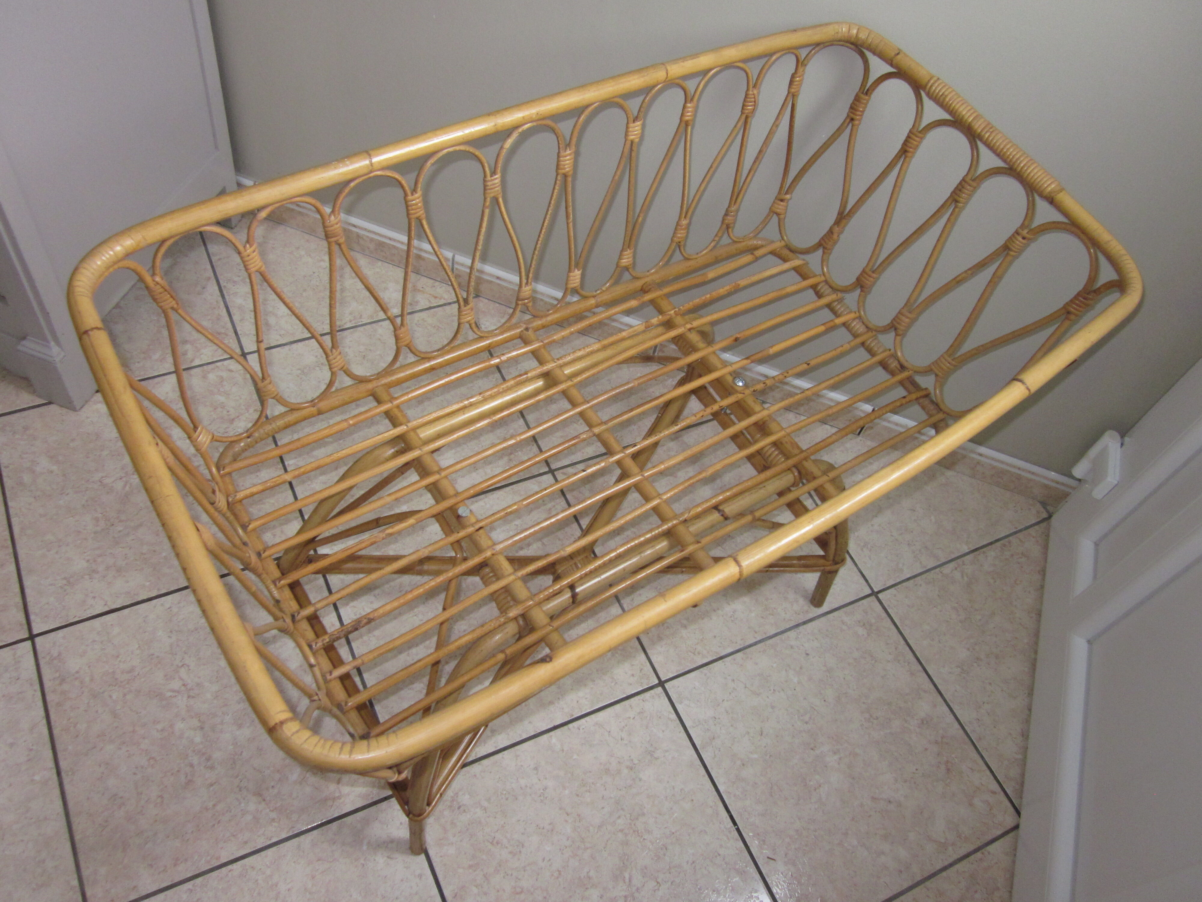 Baby vintage rattan bed
