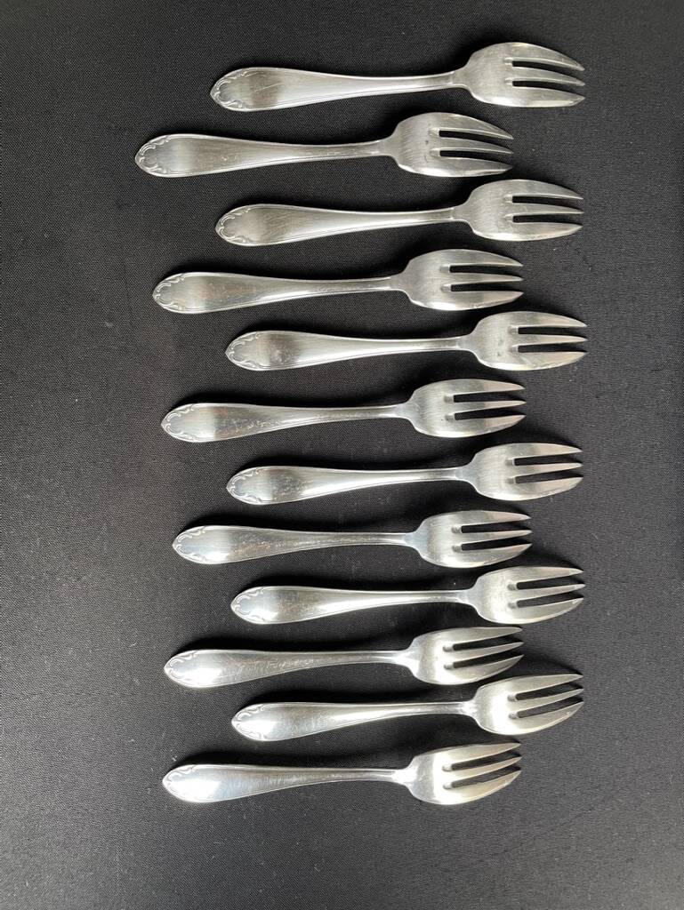 12 Dessert Forks – Goldsmith Paul François Guillaumot