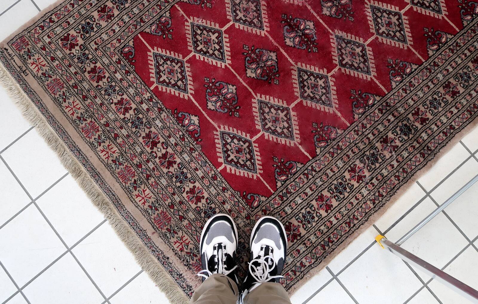 Tapis vintage ouzbek Boukhara fait main en laine – 126 x 181 cm – 1960s