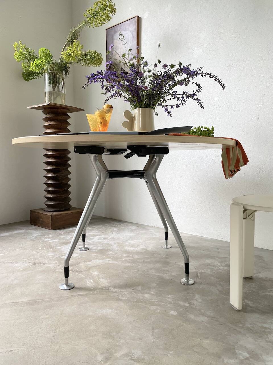 Tecno Nomos Round Table Brushed Metal