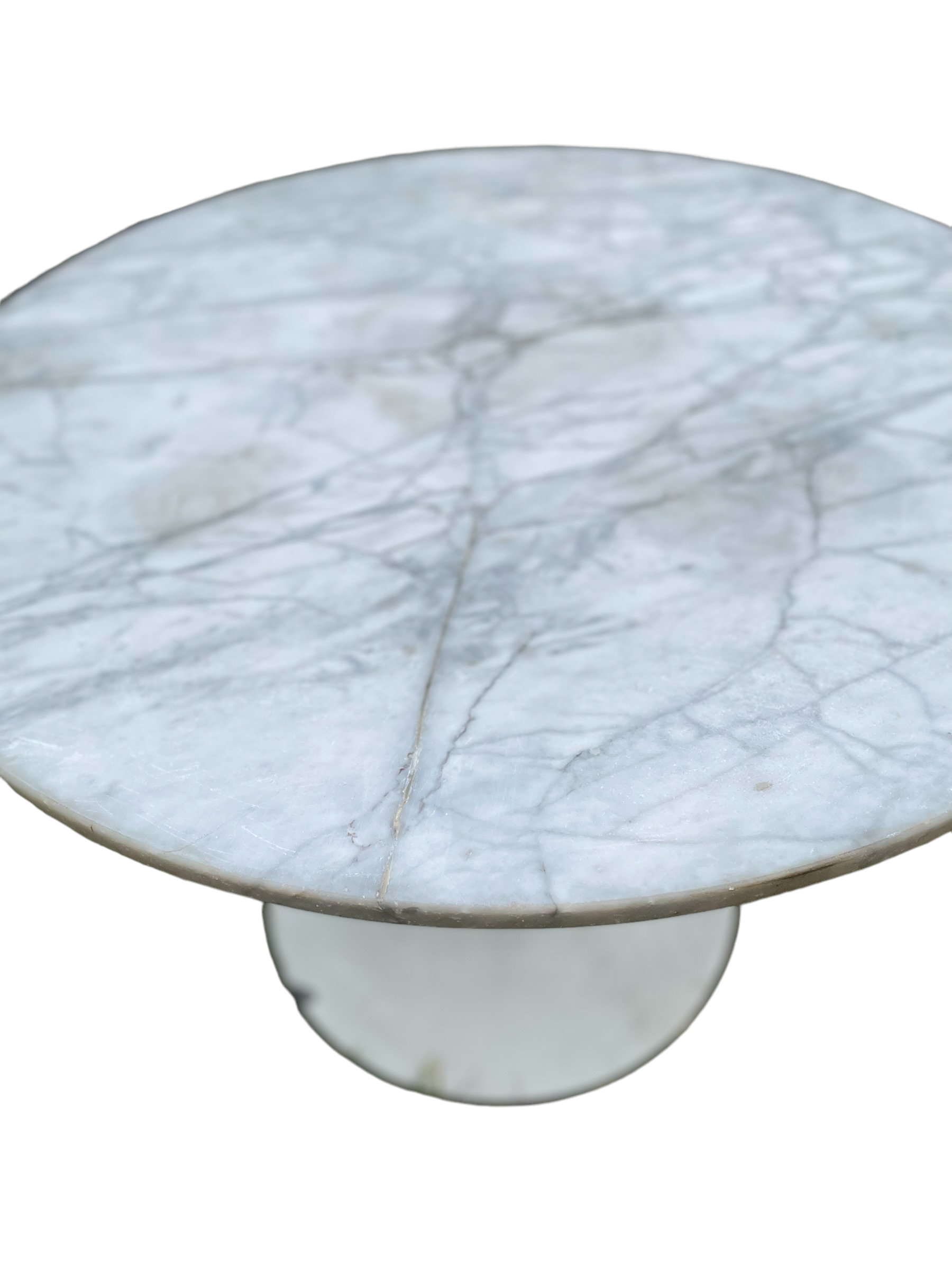 Table design pied tulipe dessus marbre