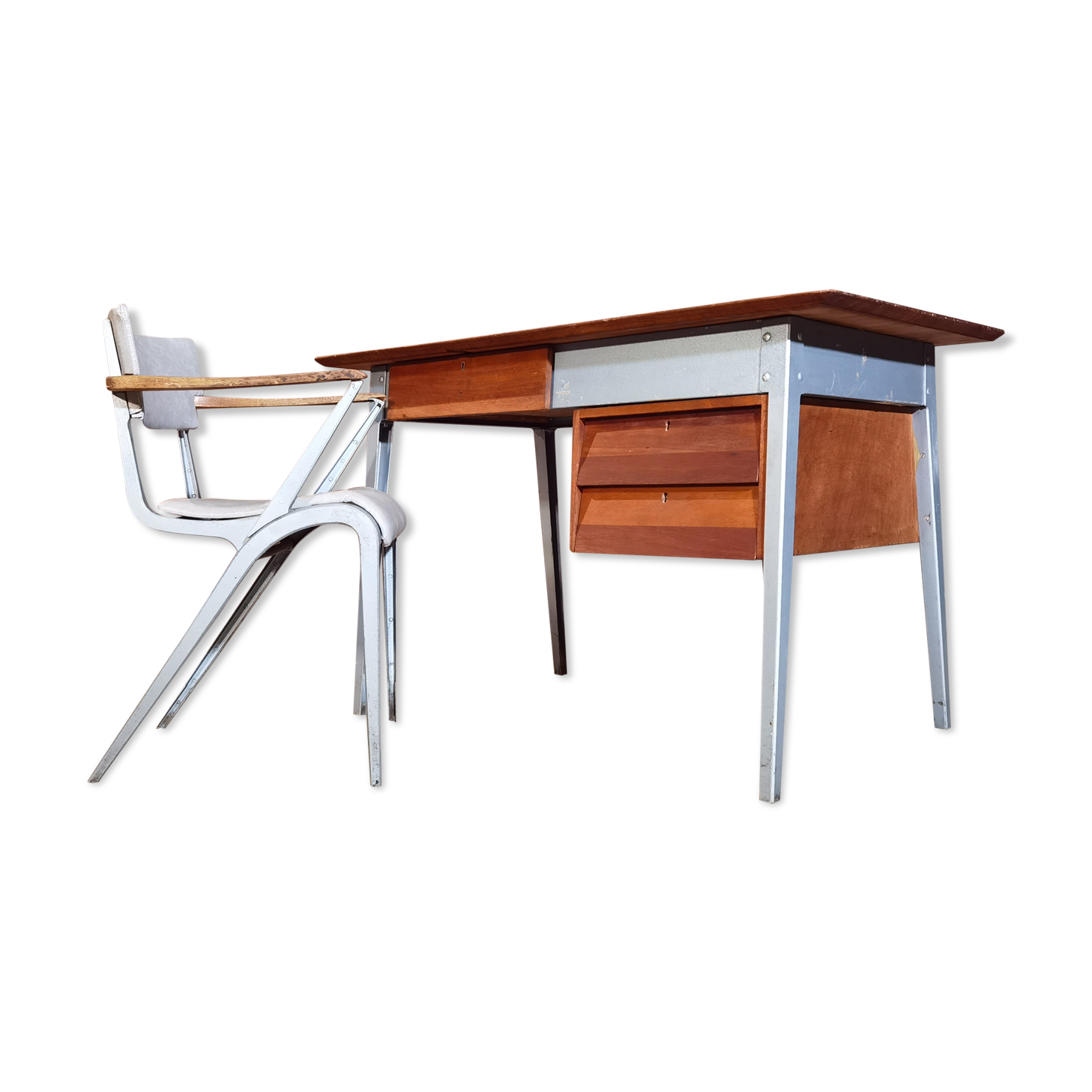 James Léonard's 6212 desk and chair for ESA Esavian