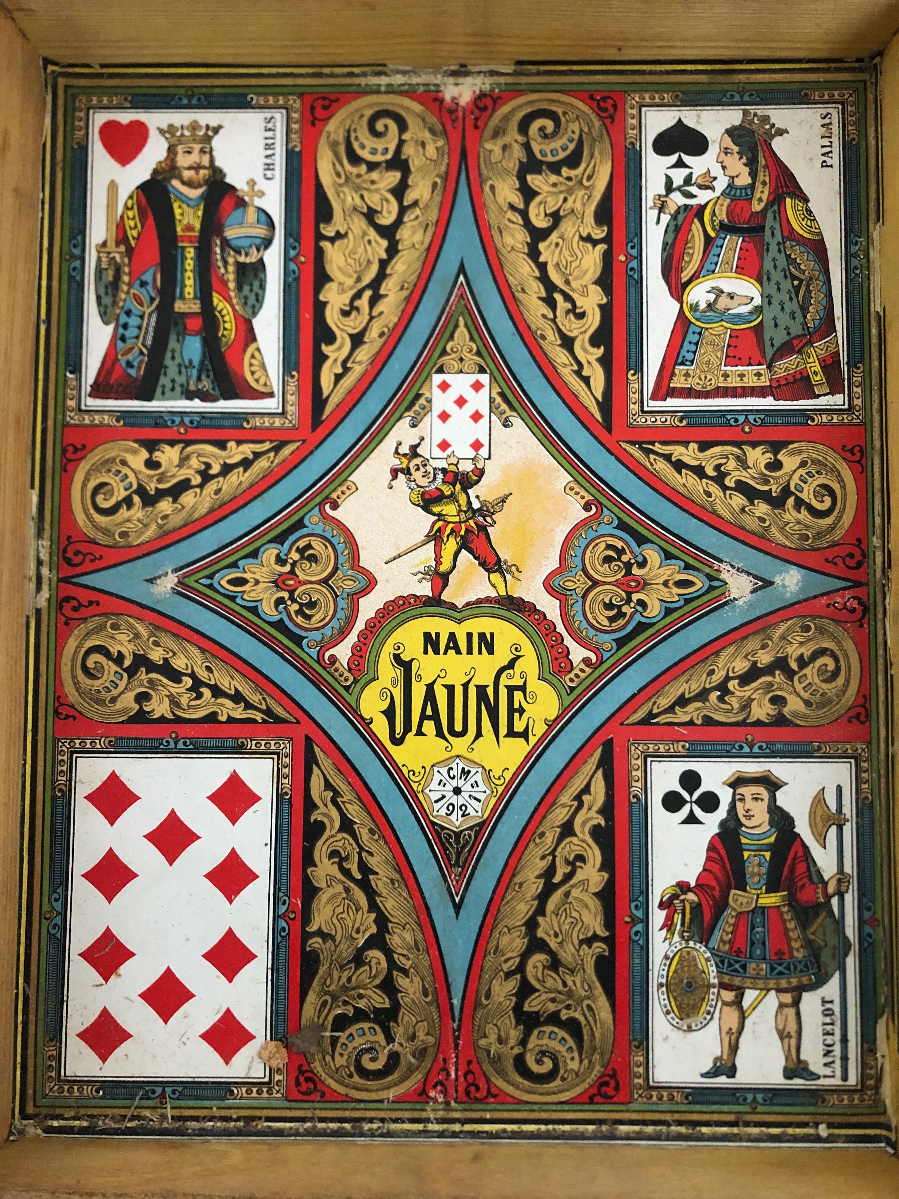 Game of yellow dwarf with its bone chips