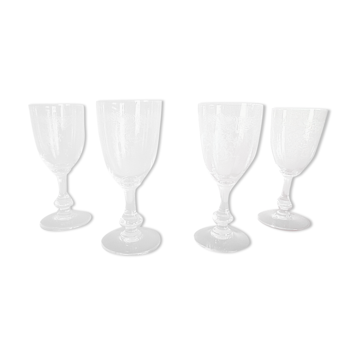 Lot 4 glasses with crystal foot St Louis chiseled patterns including 2 signed High. 14.5 cm