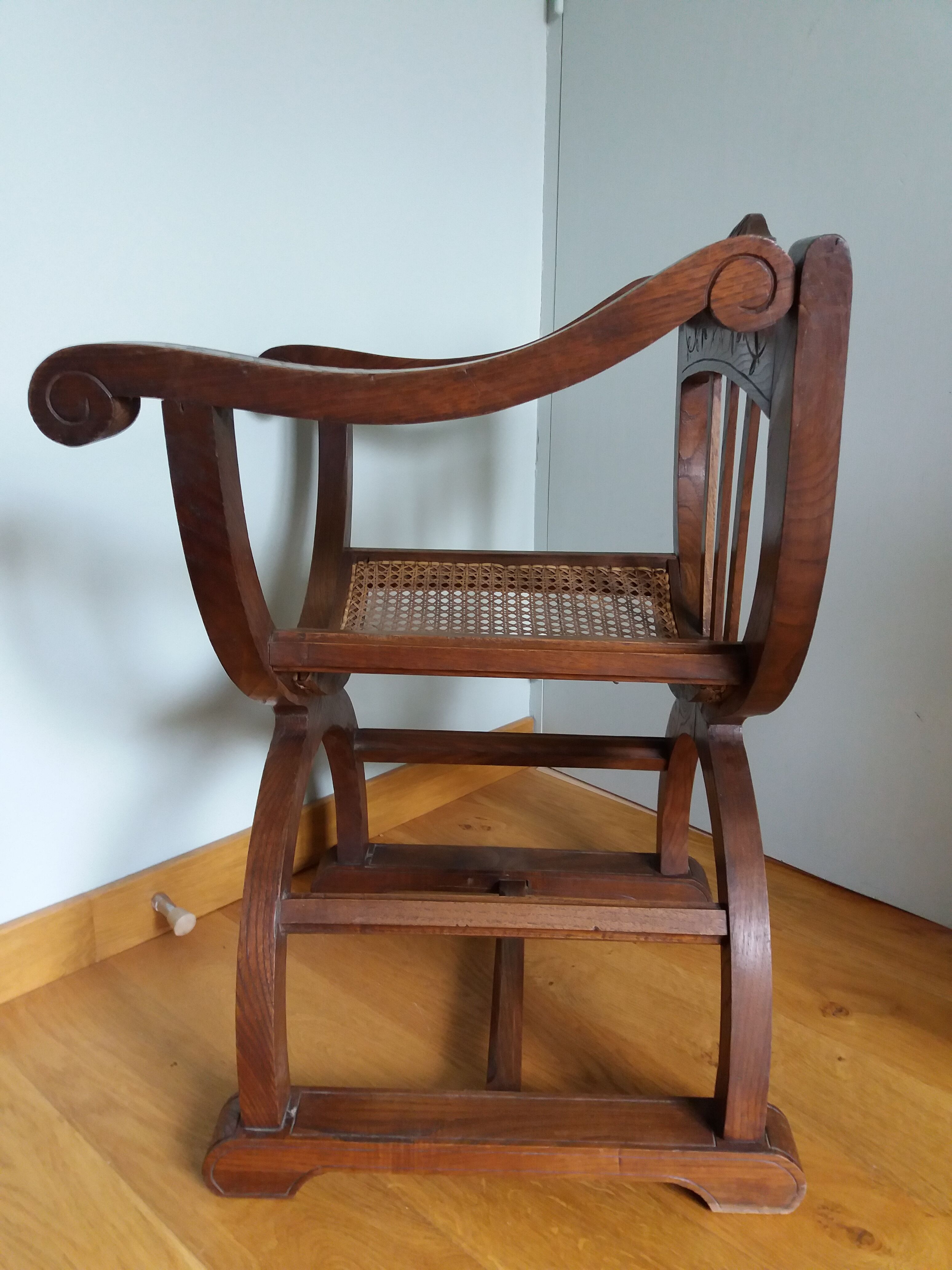 Armchair Curule Dagobert wood and rattan canning