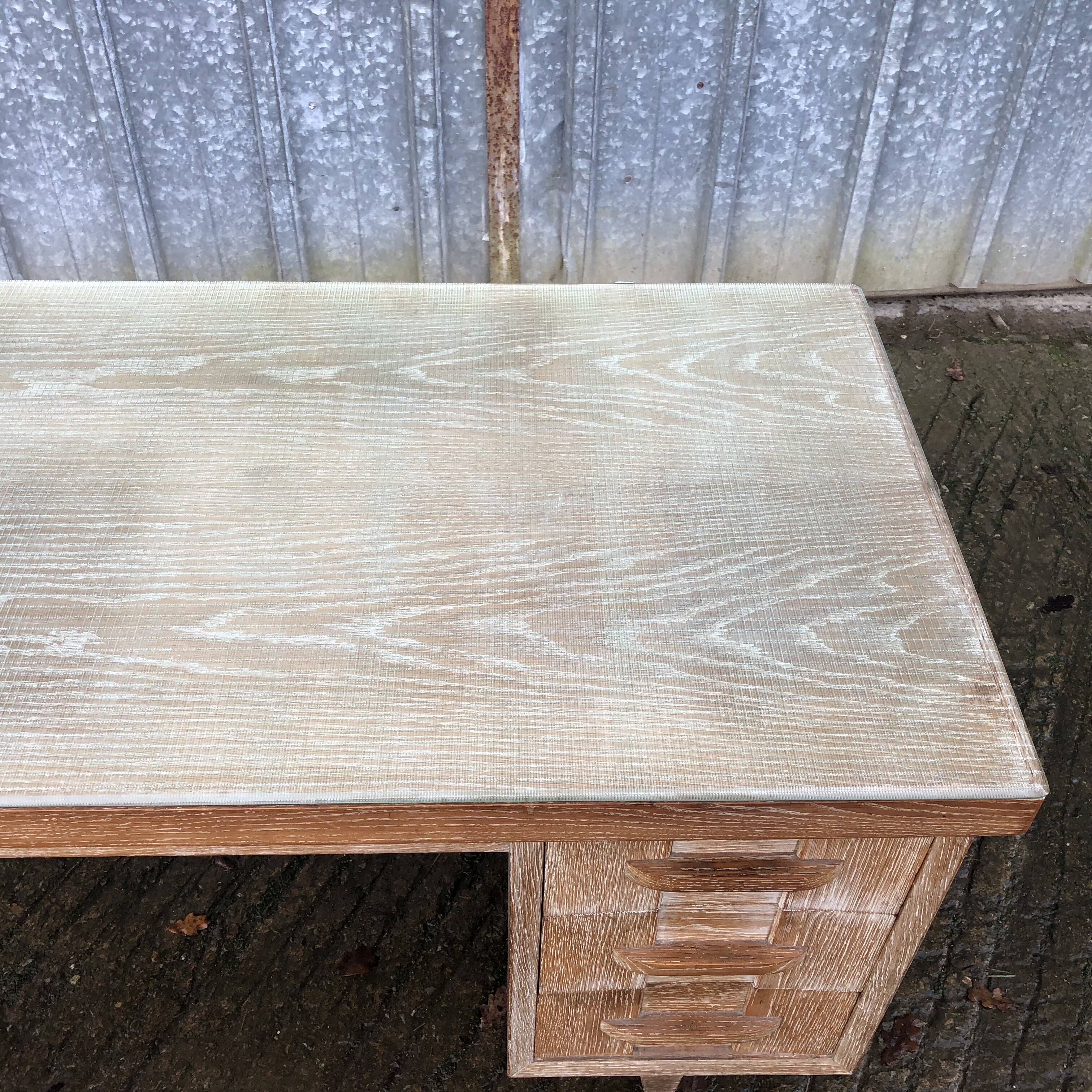 Bureau vintage en chêne lasuré à 3 tiroirs a caisson