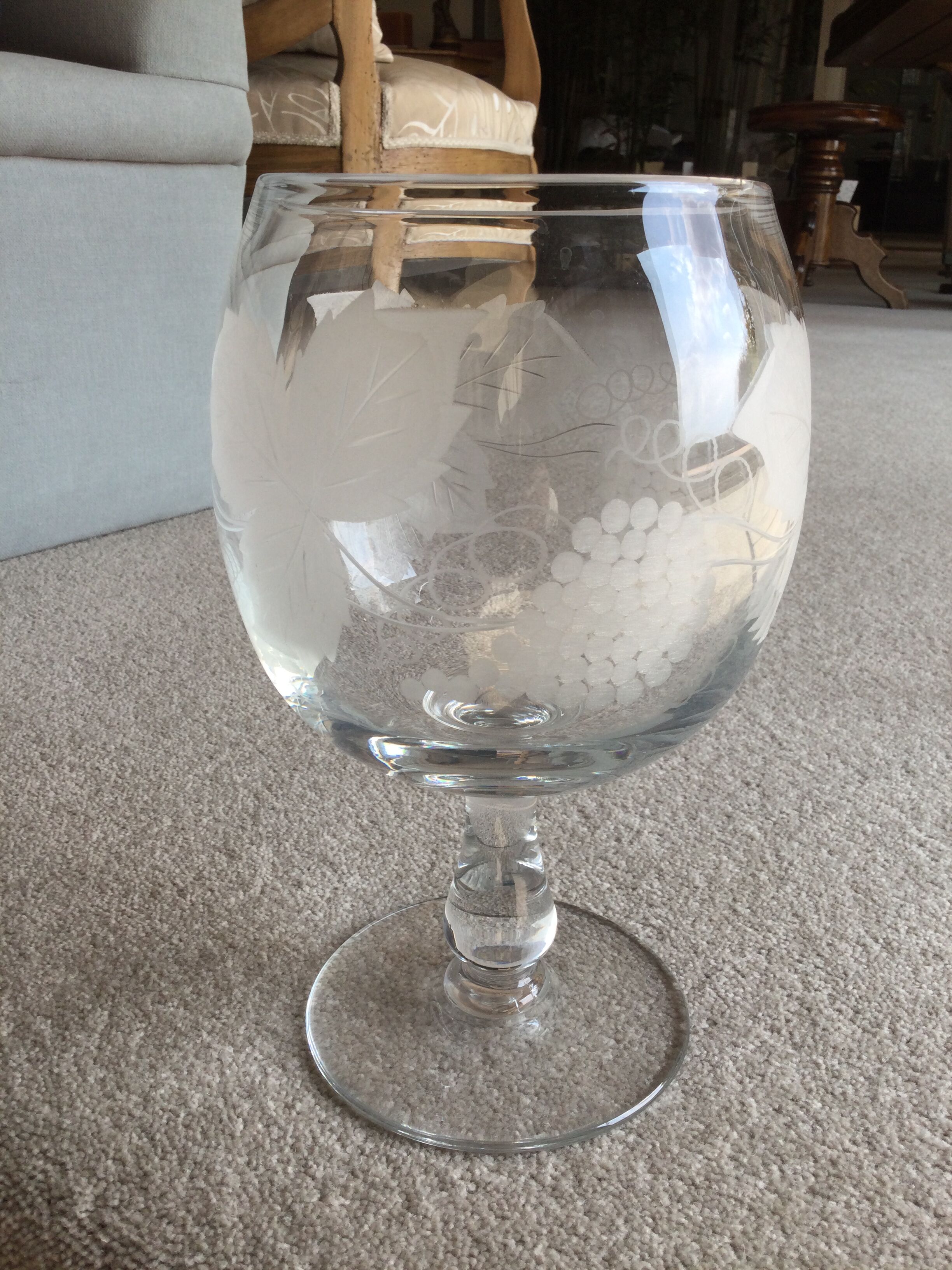 Vase en verre transparent decoré