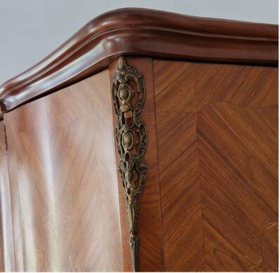 Armoire ancienne en marqueterie – Style Louis XV