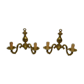 Paire d'appliques murales à deux lumières en bronze de style Louis XV
