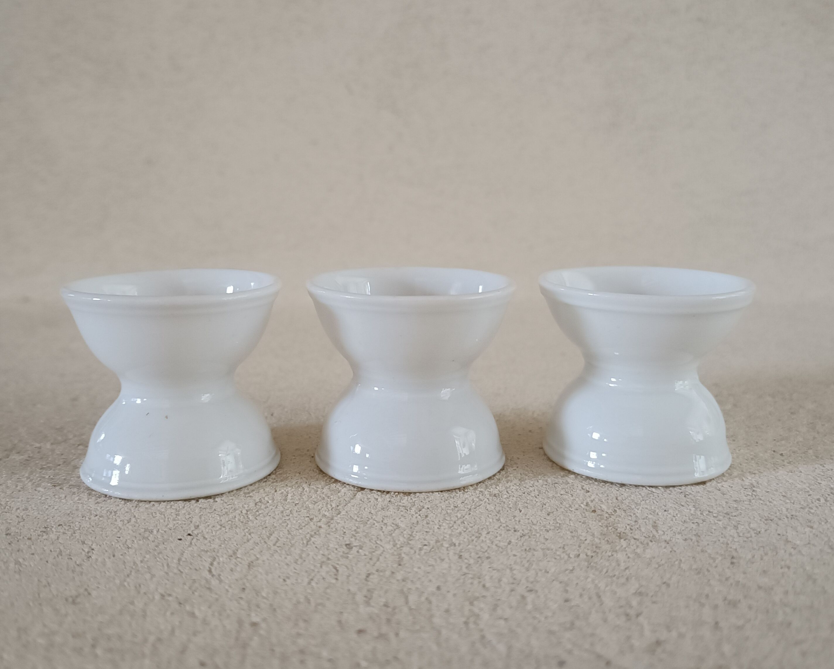 3 diabolo shells in earthenware