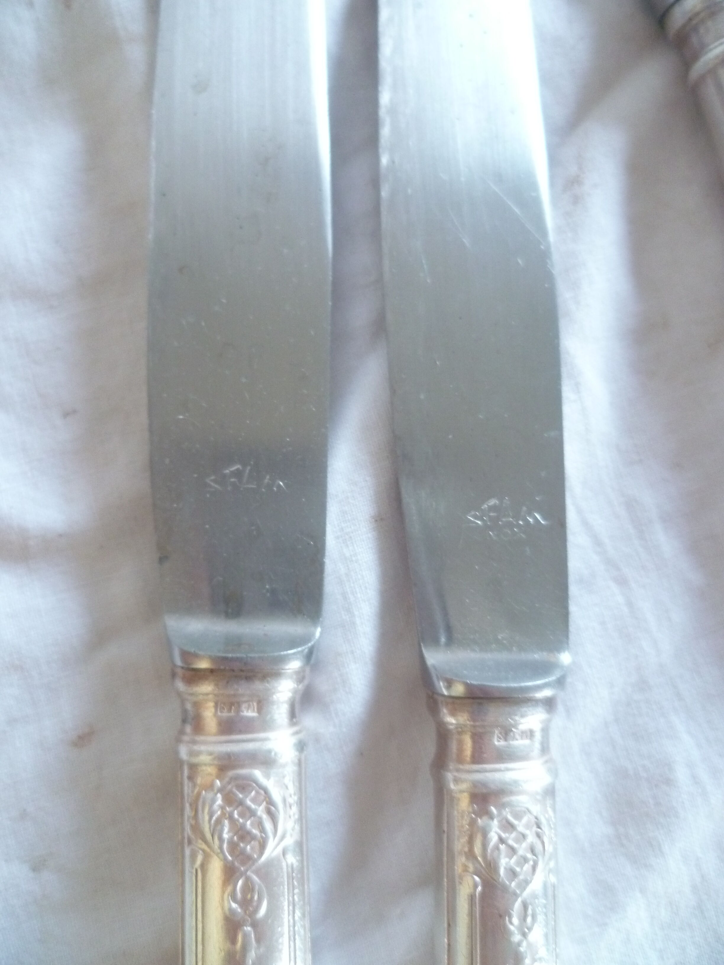 Set of 9 table knives in met. silver style louis XV "shell"